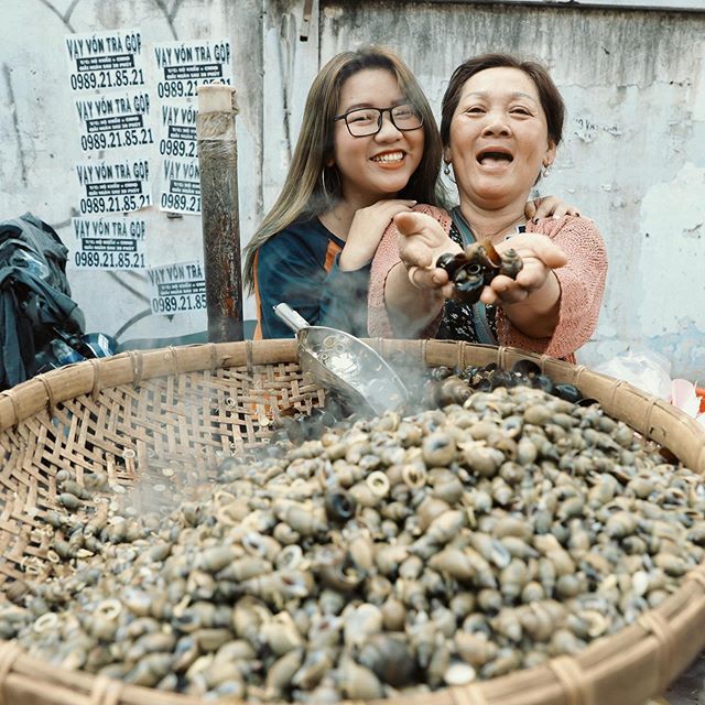 Sau một thời gây bão: mâm cua dì ba chỉ còn mối quen, bánh tráng Diva Cát Thy vẫn đông không chịu hạ nhiệt - ảnh 24 sau mot thoi gay bao: mam cua di ba chi con moi quen, banh trang diva cat thy van dong khong chiu ha nhiet - anh 24