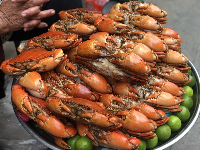 Sau một thời gây bão: mâm cua dì ba chỉ còn mối quen, bánh tráng Diva Cát Thy vẫn đông không chịu hạ nhiệt - ảnh 1 sau mot thoi gay bao: mam cua di ba chi con moi quen, banh trang diva cat thy van dong khong chiu ha nhiet - anh 1