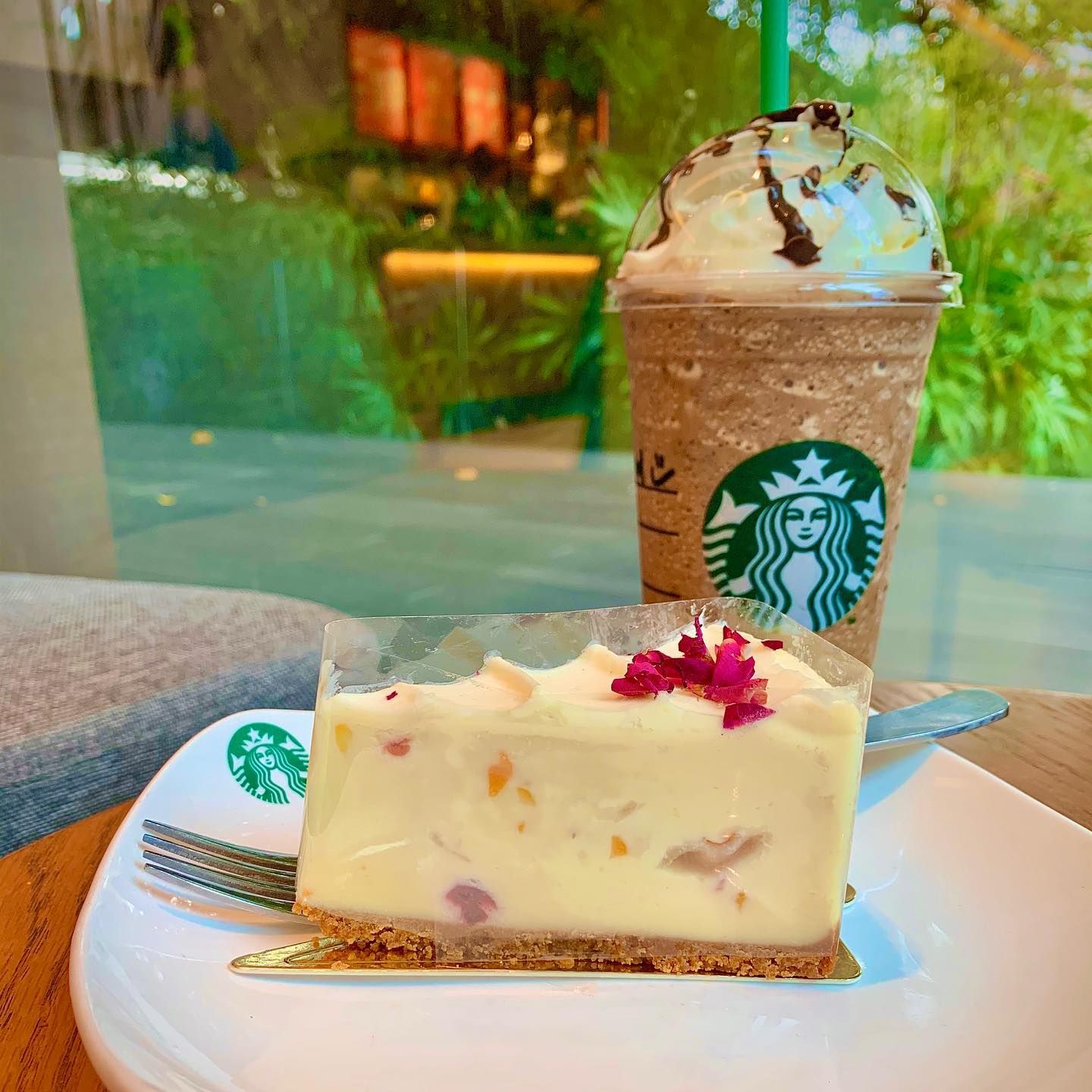 tap xe ghe lien - duy nhat hom nay starbucks tung khuyen mai 2 ly chi 110k  - anh 7