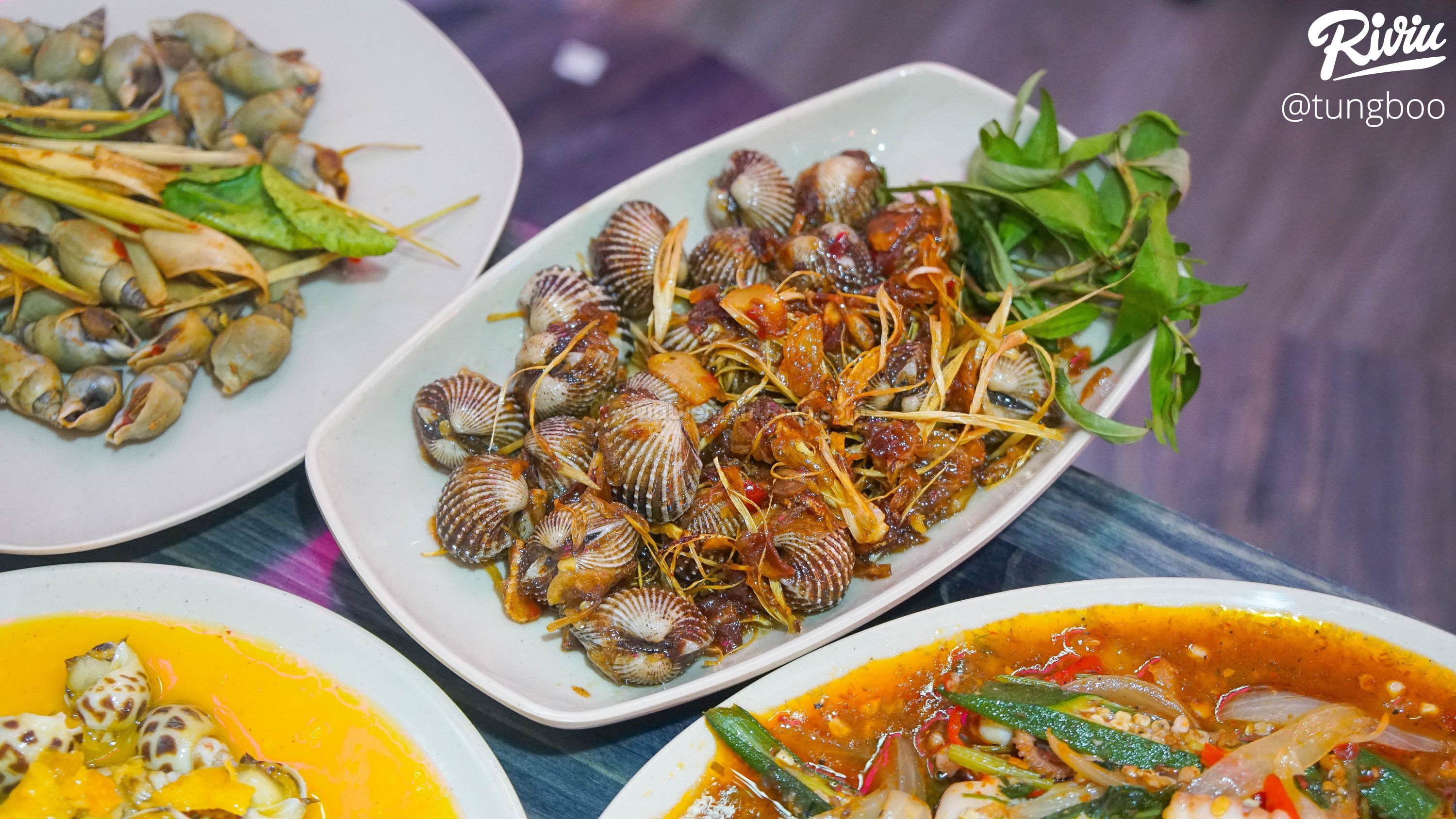 Chị em rủ nhau đi ăn ốc bán thâu đêm style ITAEWON CLASS độc nhất Hà Nội - ảnh 27 chi em ru nhau di an oc ban thau dem style itaewon class doc nhat ha noi - anh 27