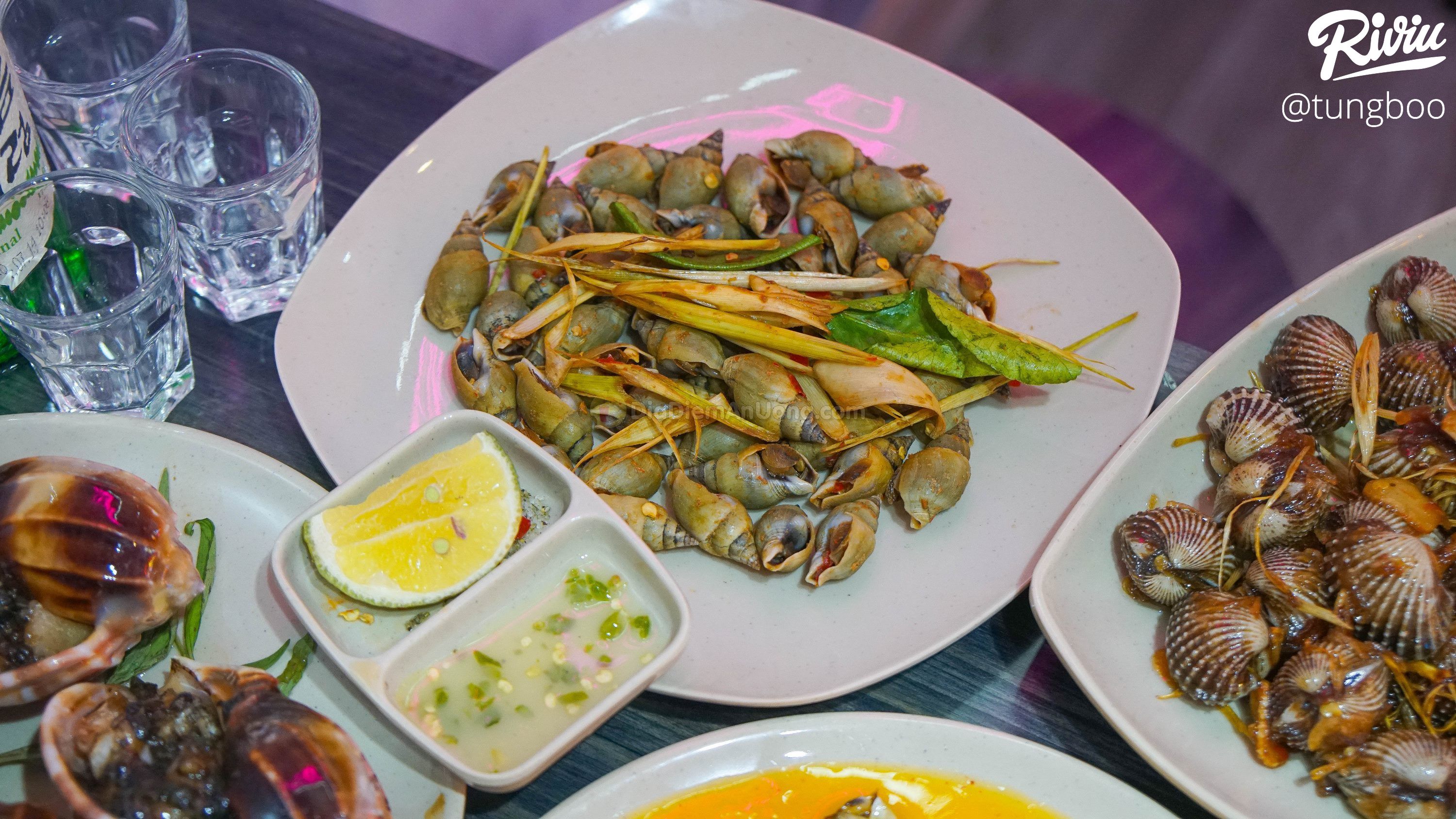 Chị em rủ nhau đi ăn ốc bán thâu đêm style ITAEWON CLASS độc nhất Hà Nội - ảnh 28 chi em ru nhau di an oc ban thau dem style itaewon class doc nhat ha noi - anh 28