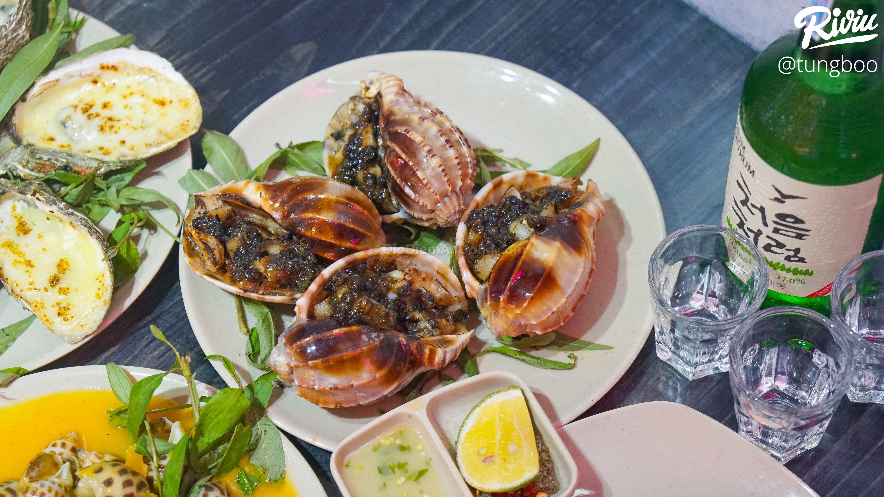 Chị em rủ nhau đi ăn ốc bán thâu đêm style ITAEWON CLASS độc nhất Hà Nội - ảnh 31 chi em ru nhau di an oc ban thau dem style itaewon class doc nhat ha noi - anh 31