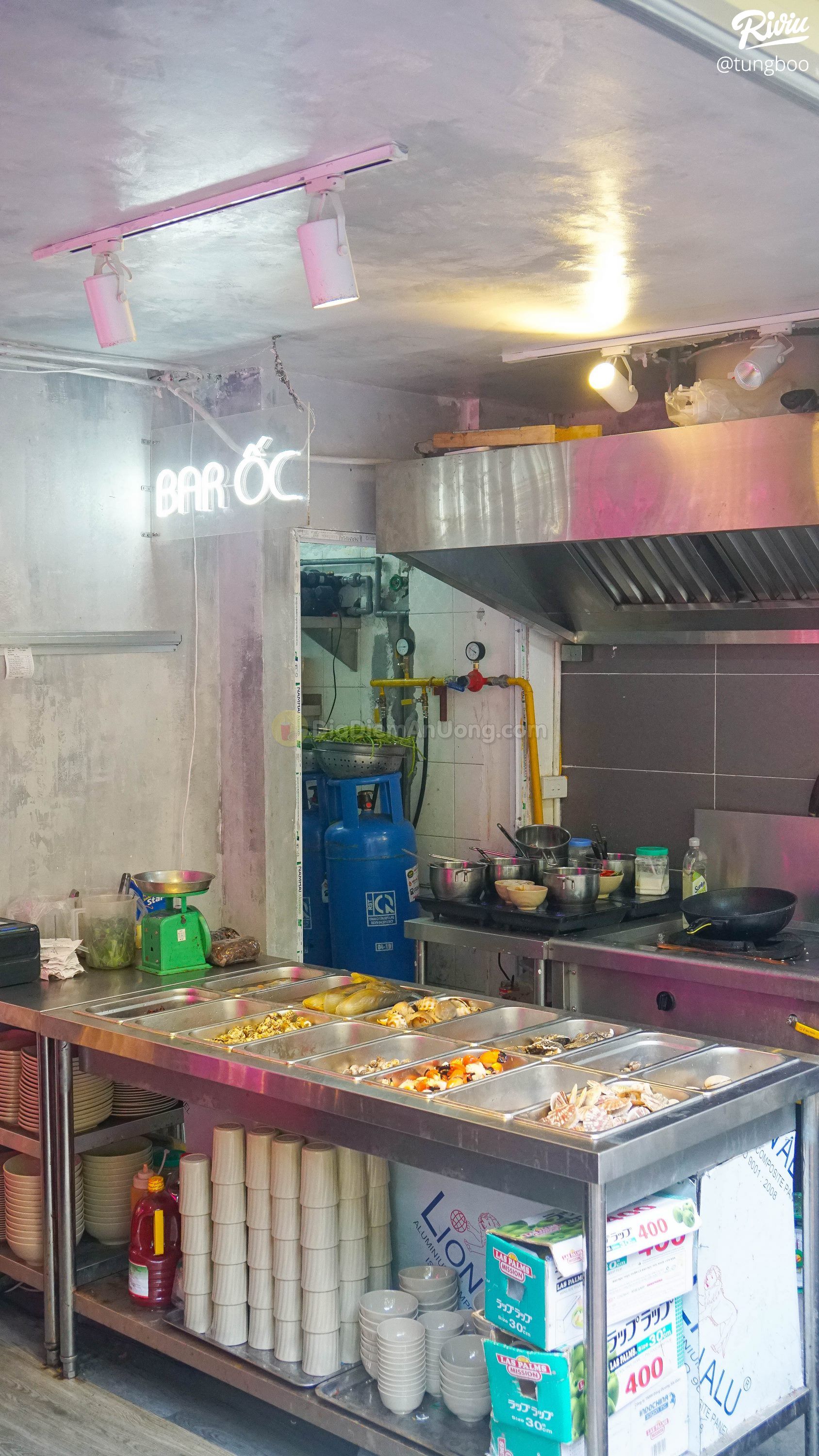 Chị em rủ nhau đi ăn ốc bán thâu đêm style ITAEWON CLASS độc nhất Hà Nội - ảnh 3 chi em ru nhau di an oc ban thau dem style itaewon class doc nhat ha noi - anh 3