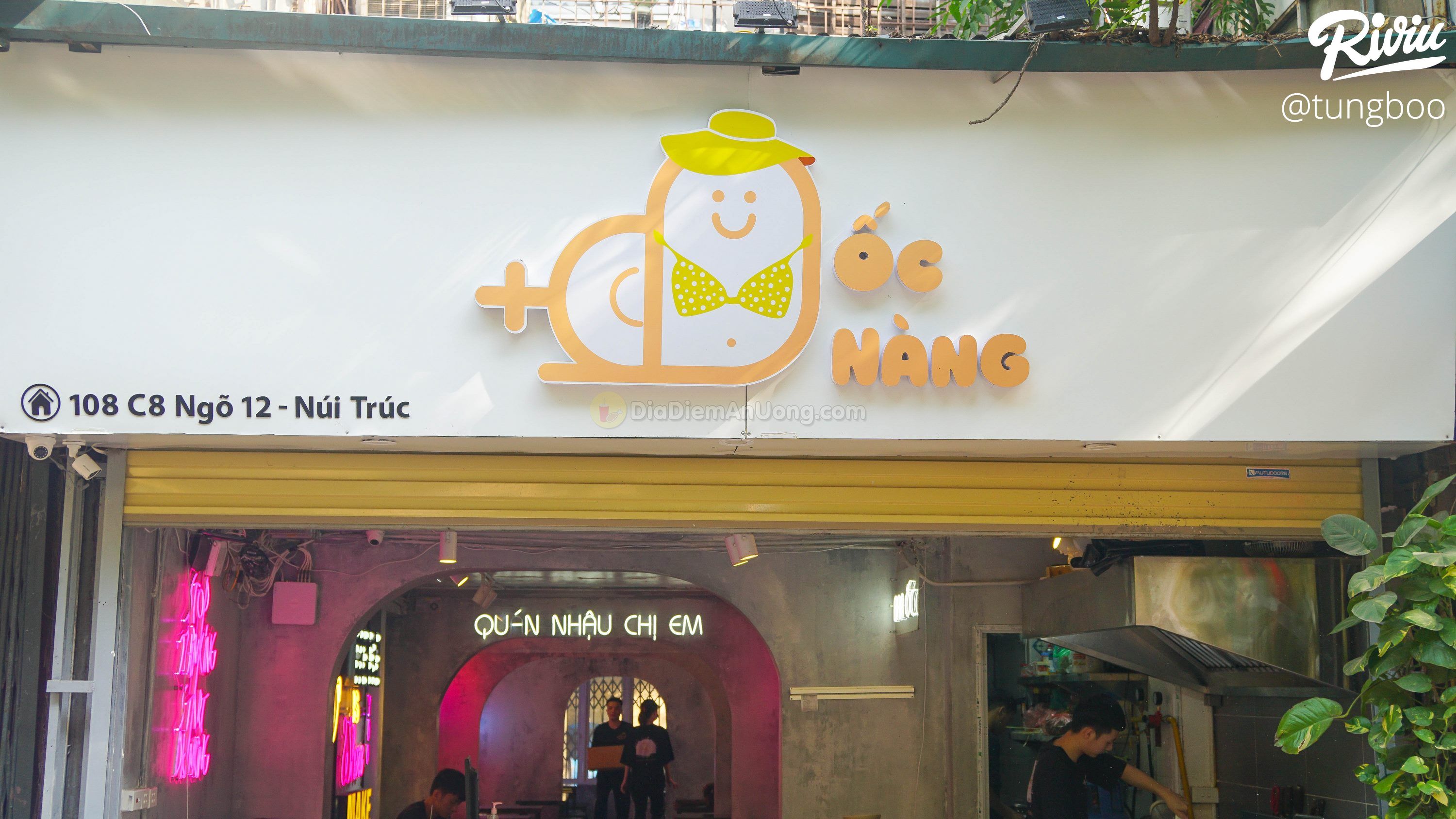 Chị em rủ nhau đi ăn ốc bán thâu đêm style ITAEWON CLASS độc nhất Hà Nội - ảnh 2 chi em ru nhau di an oc ban thau dem style itaewon class doc nhat ha noi - anh 2