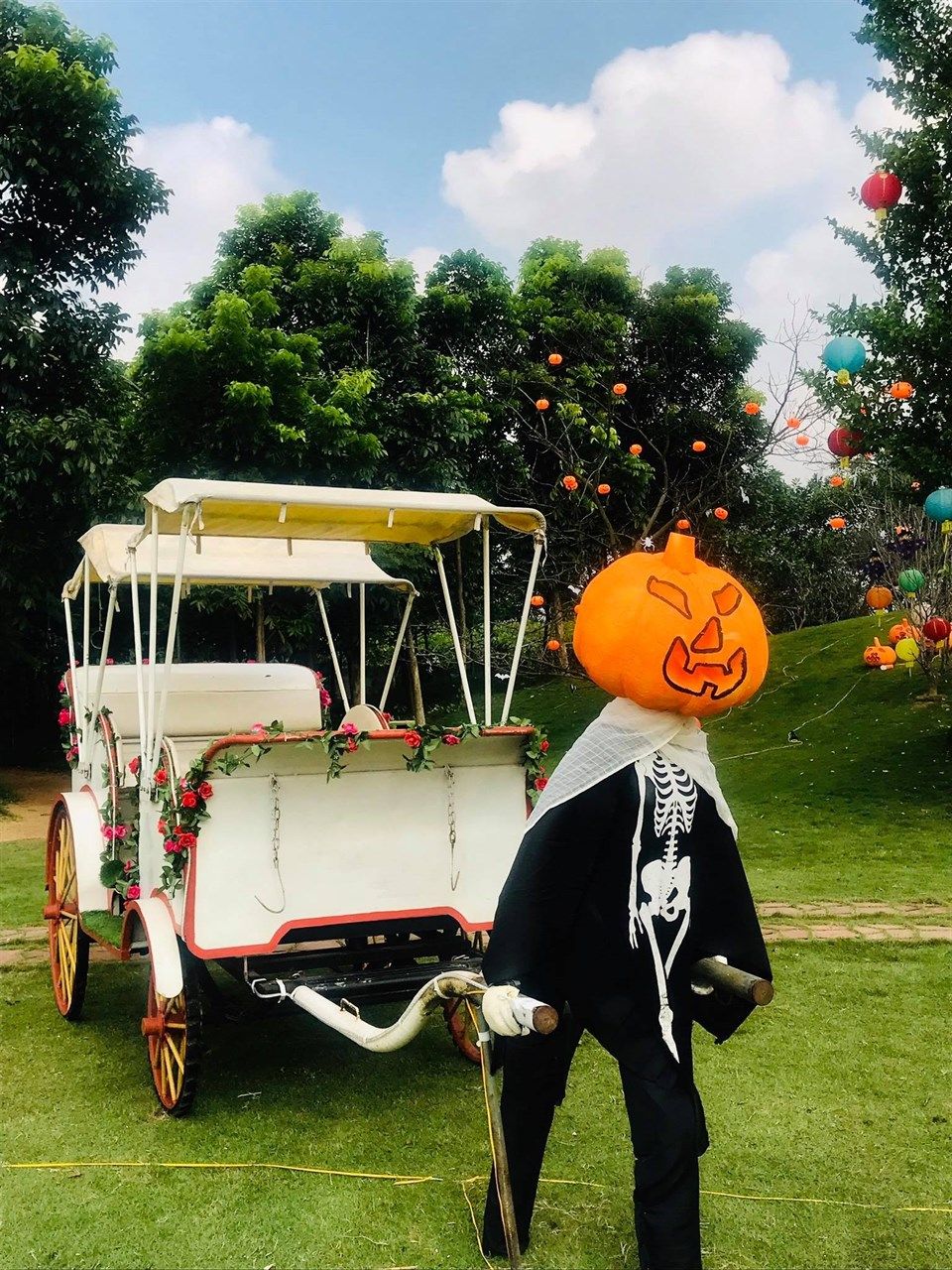 'Quẩy tưng bừng' tại LỄ HỘI HALLOWEEN ĐỘC NHẤT VÔ NHỊ rùng rợn nhất Hà Nội - ảnh 27 "quay tung bung" tai le hoi halloween doc nhat vo nhi rung ron nhat ha noi - anh 27