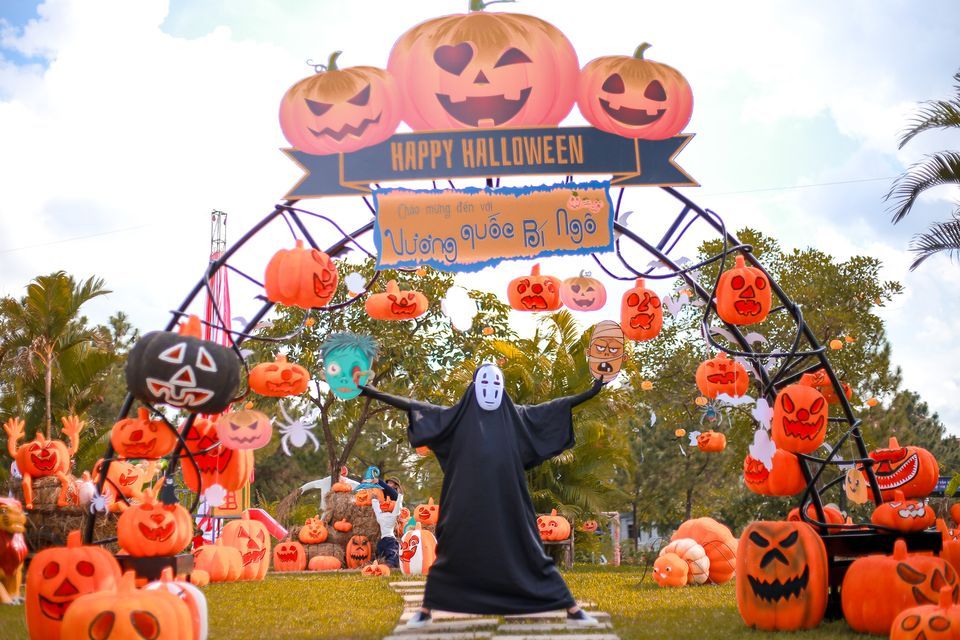 'Quẩy tưng bừng' tại LỄ HỘI HALLOWEEN ĐỘC NHẤT VÔ NHỊ rùng rợn nhất Hà Nội - ảnh 51 "quay tung bung" tai le hoi halloween doc nhat vo nhi rung ron nhat ha noi - anh 51