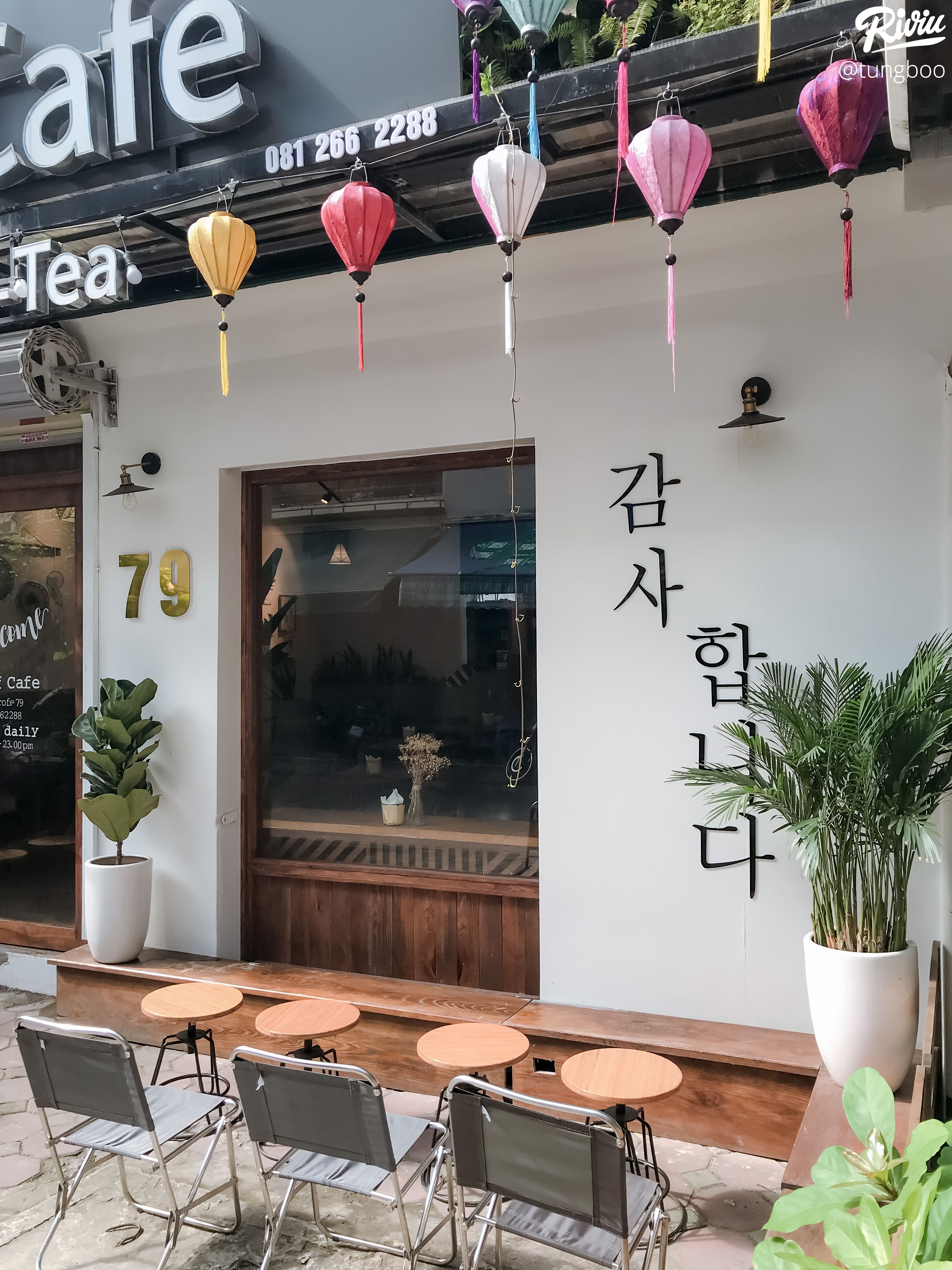 Tiệm cà phê Garden Hàn Quốc: Một góc xanh mát, tươi mới và đầy sức sống sẽ xuất hiện ngay trước mắt bạn khi xem hình ảnh tiệm cà phê Garden Hàn Quốc này. Hãy cùng đắm chìm trong không gian yên bình và thưởng thức hương vị cà phê đặc trưng của Hàn Quốc.