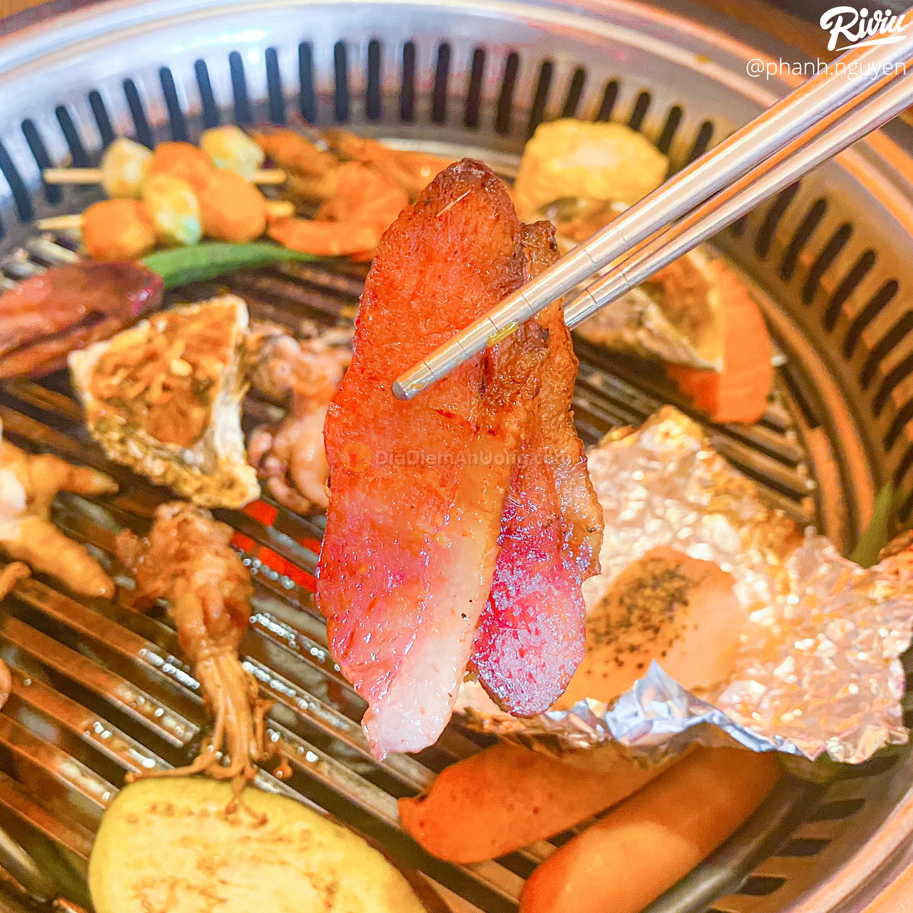 Dắt nhau đi ăn buffet lẩu nướng số dách của sinh viên Tài Chính giá chỉ từ 128k - ảnh 30 dat nhau di an buffet lau nuong so dach cua sinh vien tai chinh gia chi tu 128k - anh 30