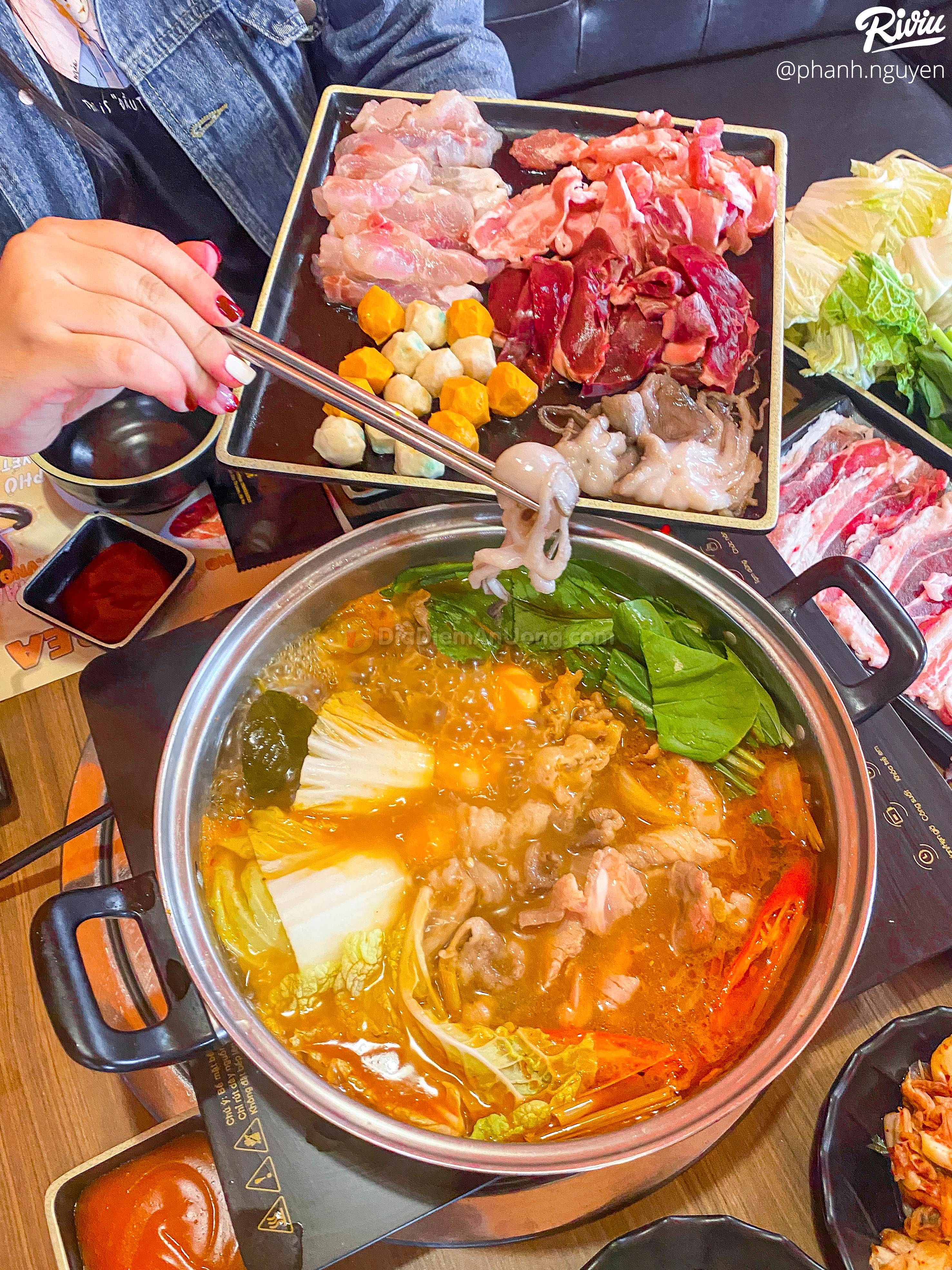 Dắt nhau đi ăn buffet lẩu nướng số dách của sinh viên Tài Chính giá chỉ từ 128k - ảnh 48 dat nhau di an buffet lau nuong so dach cua sinh vien tai chinh gia chi tu 128k - anh 48