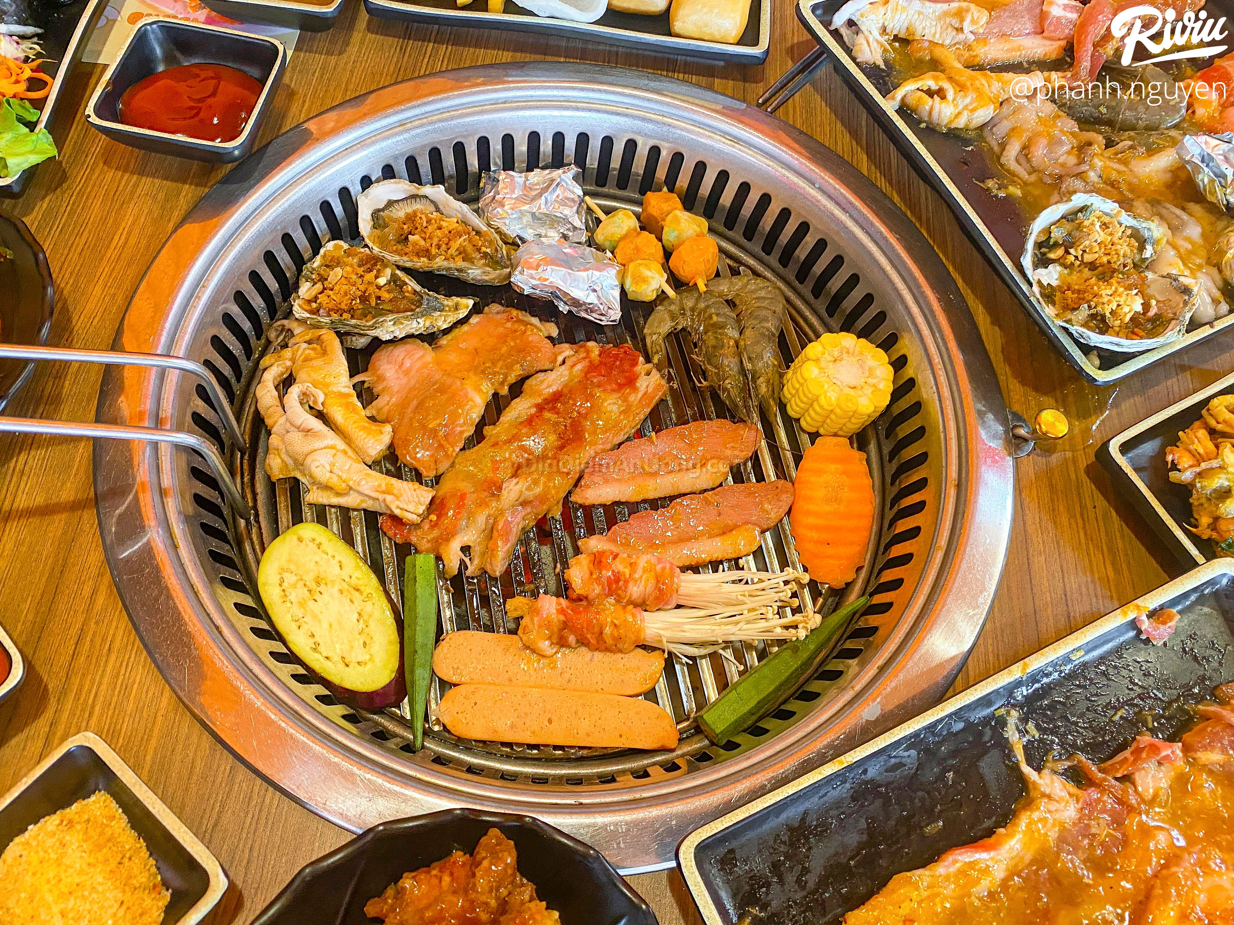 Dắt nhau đi ăn buffet lẩu nướng số dách của sinh viên Tài Chính giá chỉ từ 128k - ảnh 8 dat nhau di an buffet lau nuong so dach cua sinh vien tai chinh gia chi tu 128k - anh 8