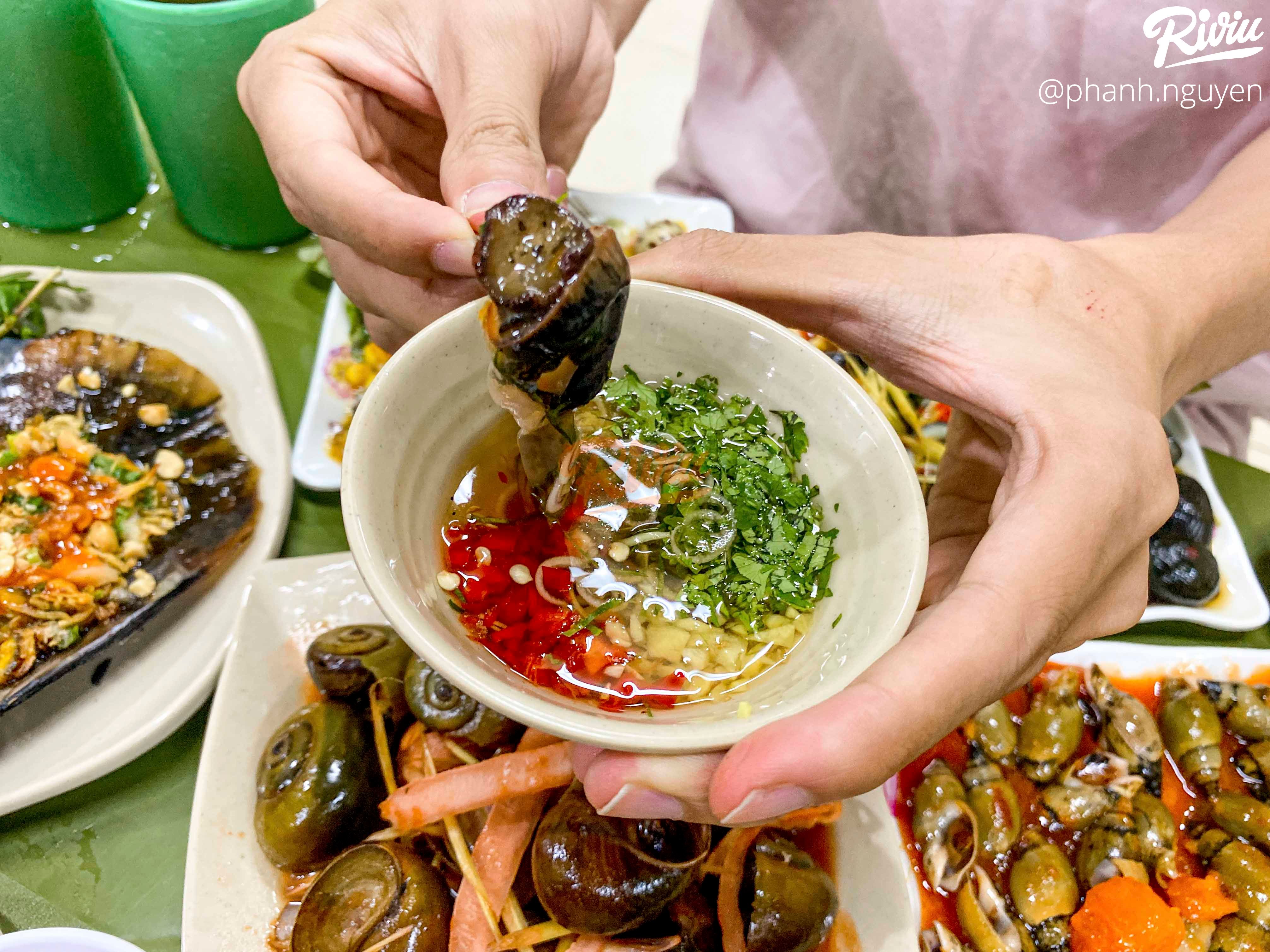 Ăn hoài không chán quán ốc Hải Phòng ngon bất chấp của sinh viên khu Cầu Giấy - ảnh 23 an hoai khong chan quan oc hai phong ngon bat chap cua sinh vien khu cau giay - anh 23