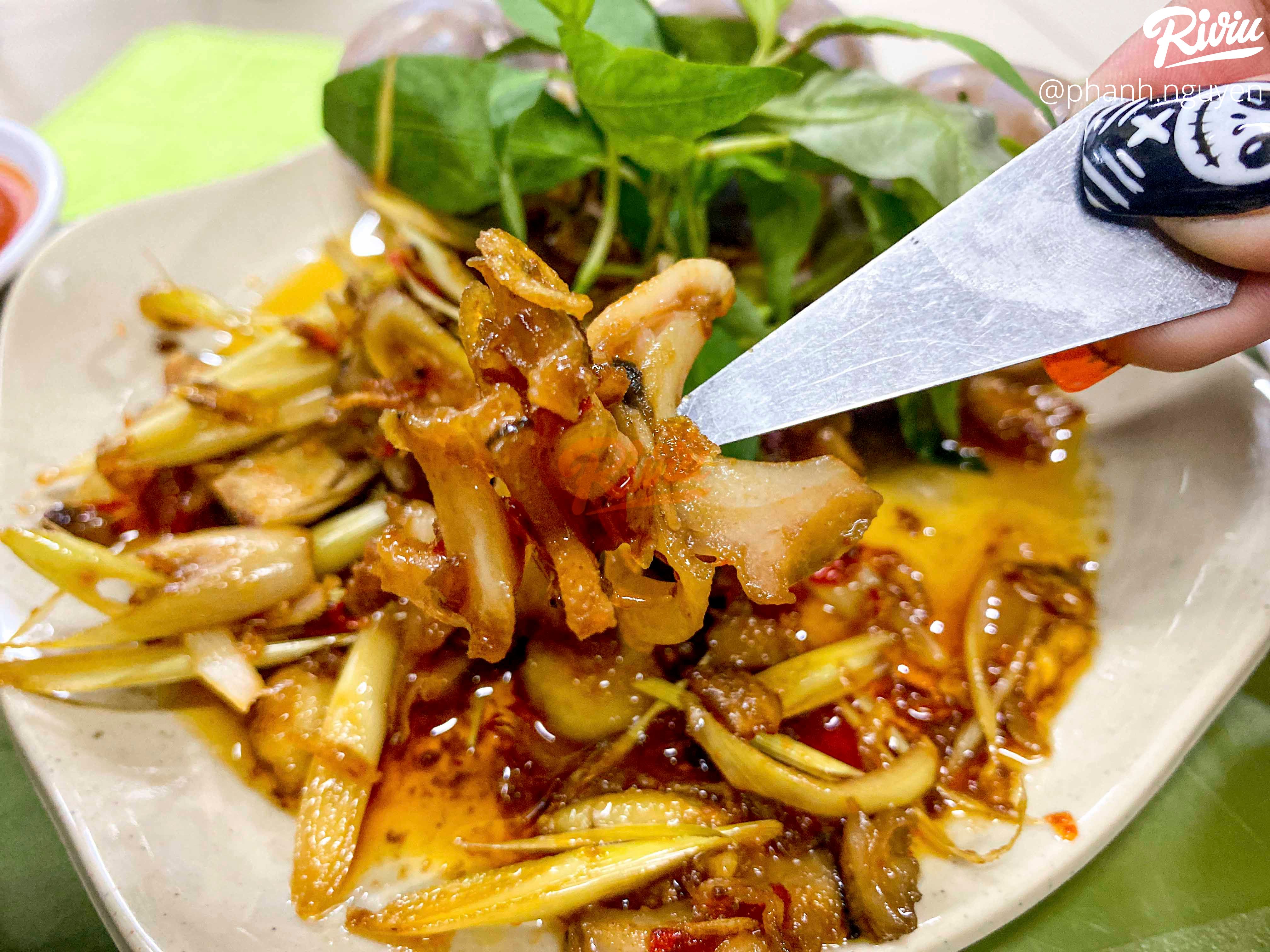 Ăn hoài không chán quán ốc Hải Phòng ngon bất chấp của sinh viên khu Cầu Giấy - ảnh 20 an hoai khong chan quan oc hai phong ngon bat chap cua sinh vien khu cau giay - anh 20