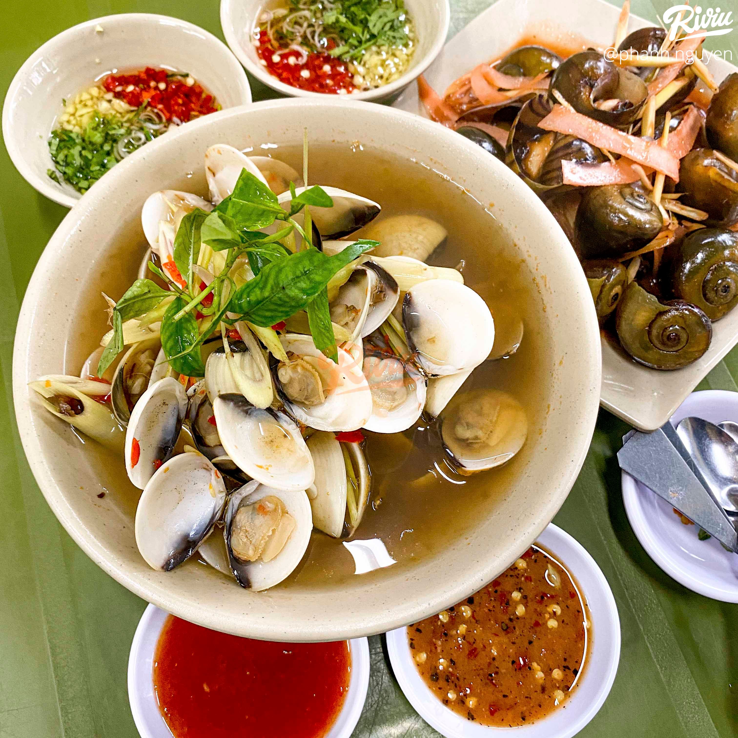 Ăn hoài không chán quán ốc Hải Phòng ngon bất chấp của sinh viên khu Cầu Giấy - ảnh 28 an hoai khong chan quan oc hai phong ngon bat chap cua sinh vien khu cau giay - anh 28