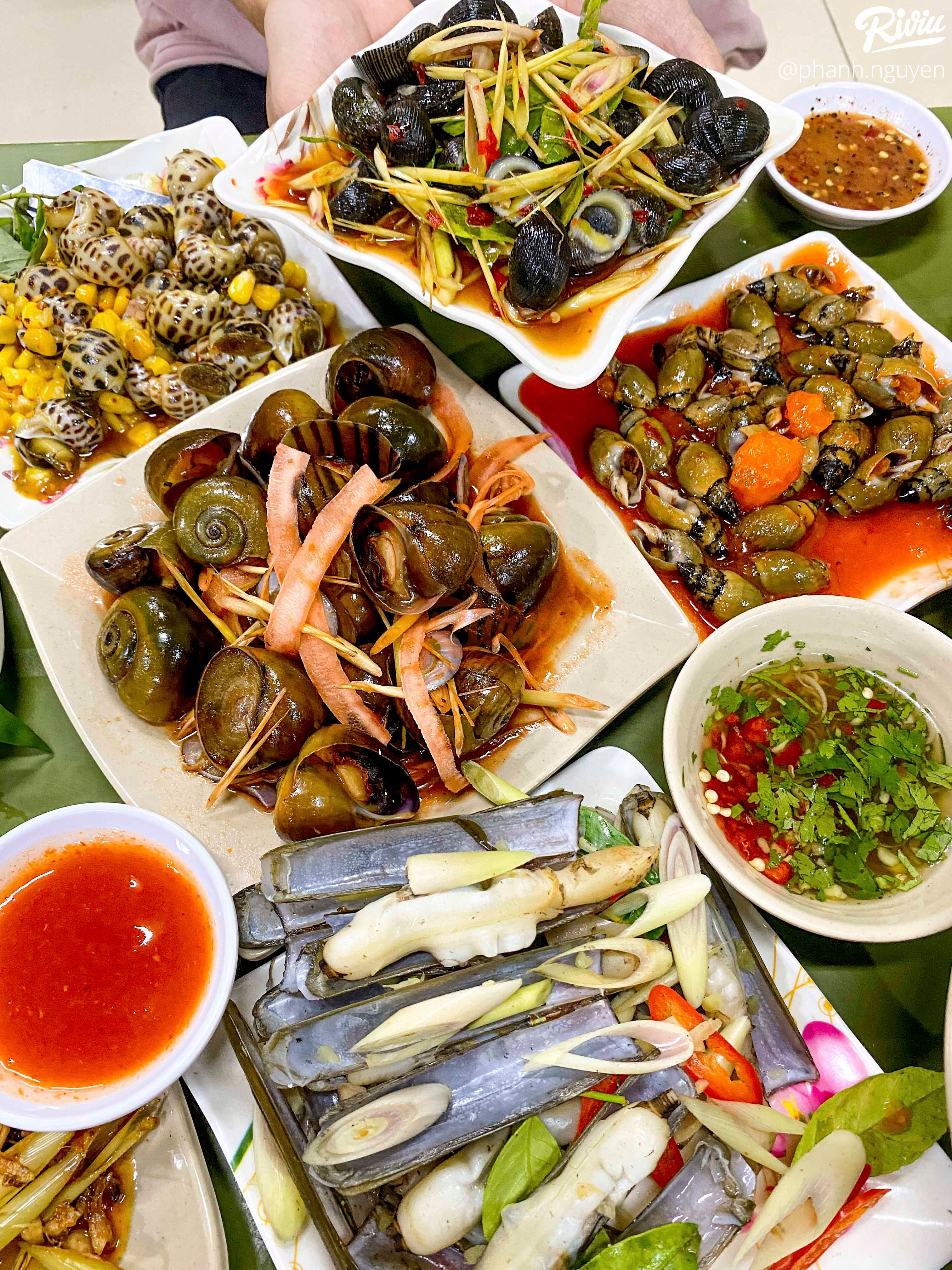 Ăn hoài không chán quán ốc Hải Phòng ngon bất chấp của sinh viên khu Cầu Giấy - ảnh 31 an hoai khong chan quan oc hai phong ngon bat chap cua sinh vien khu cau giay - anh 31