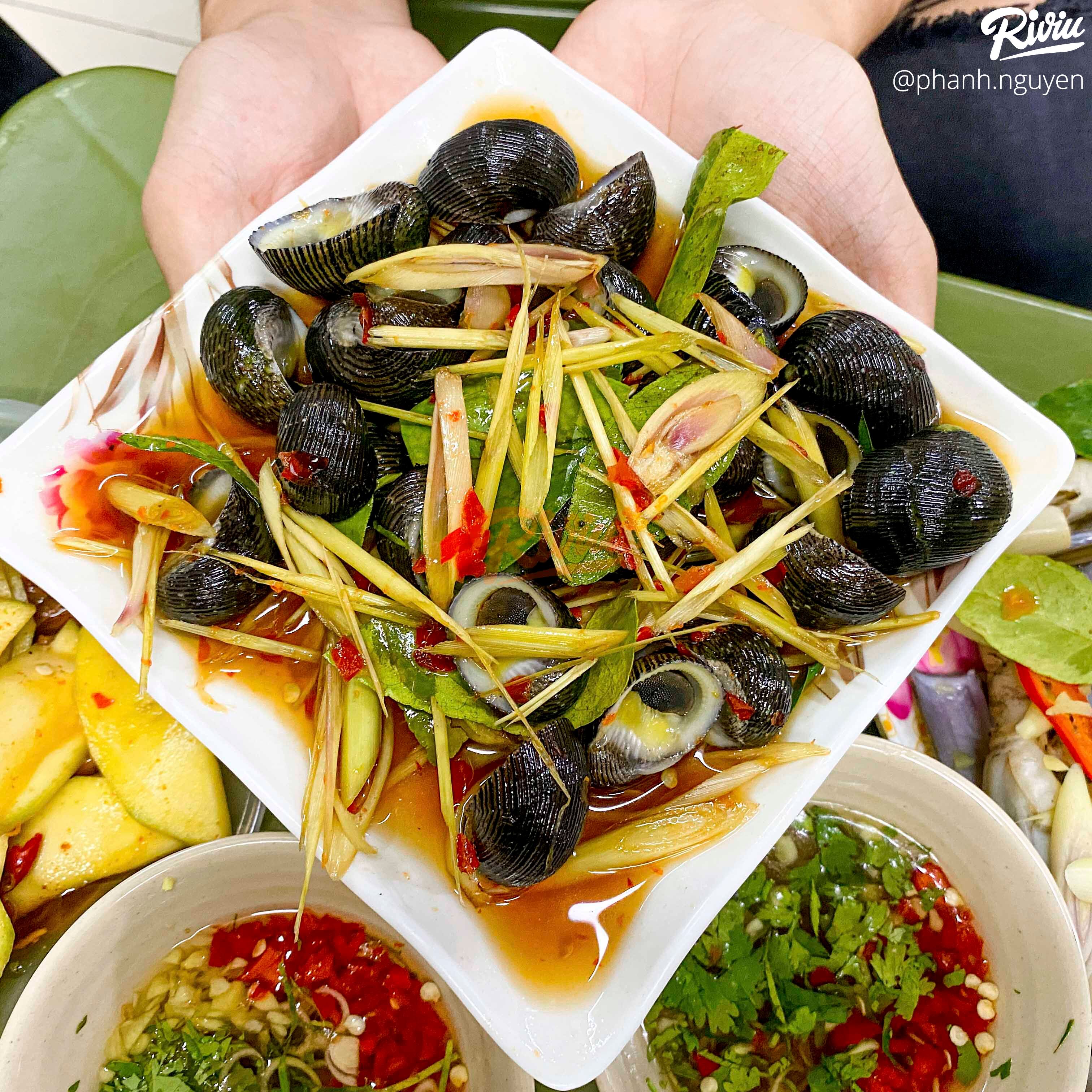 Ăn hoài không chán quán ốc Hải Phòng ngon bất chấp của sinh viên khu Cầu Giấy - ảnh 26 an hoai khong chan quan oc hai phong ngon bat chap cua sinh vien khu cau giay - anh 26