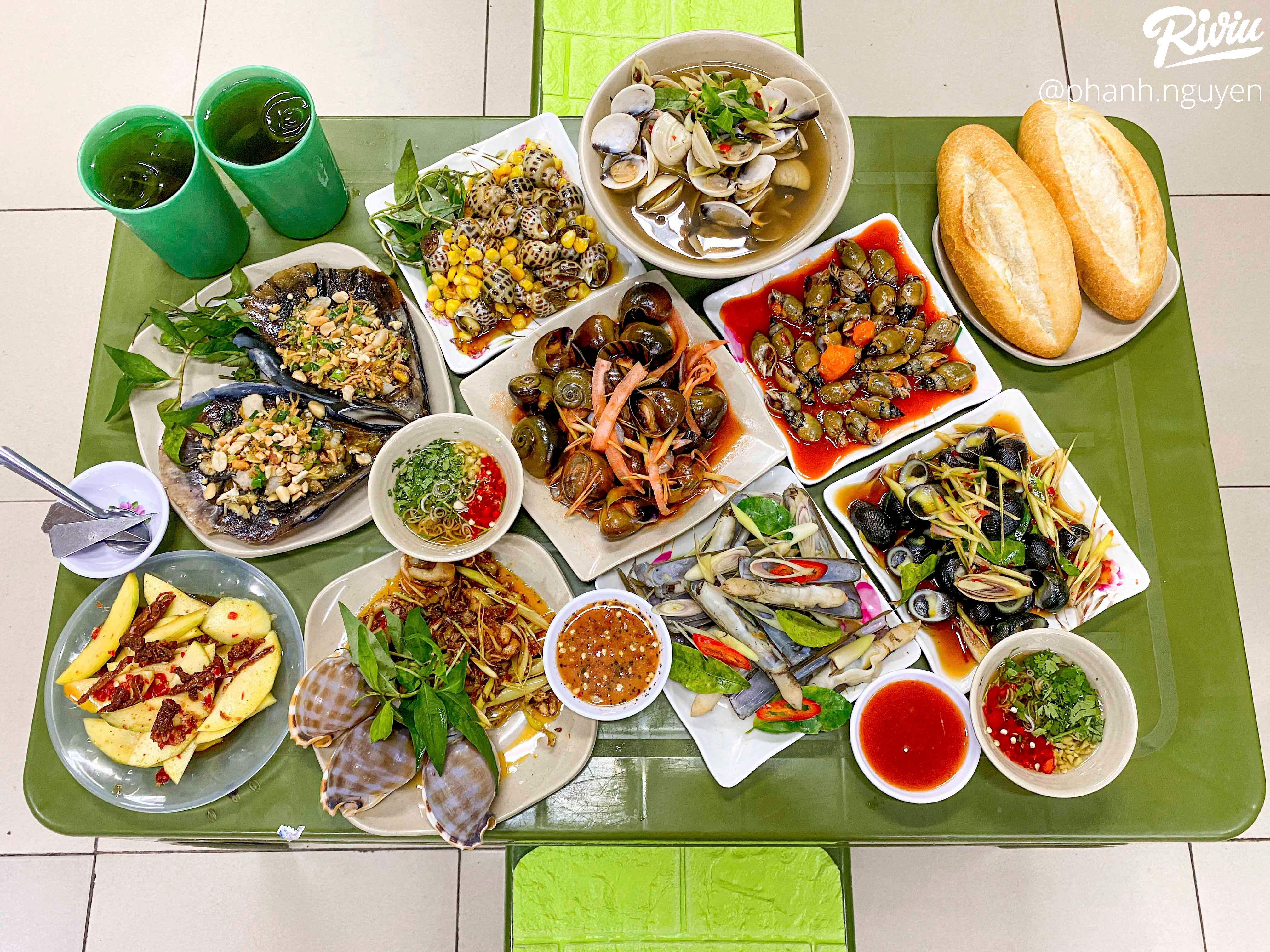 Ăn hoài không chán quán ốc Hải Phòng ngon bất chấp của sinh viên khu Cầu Giấy - ảnh 9 an hoai khong chan quan oc hai phong ngon bat chap cua sinh vien khu cau giay - anh 9