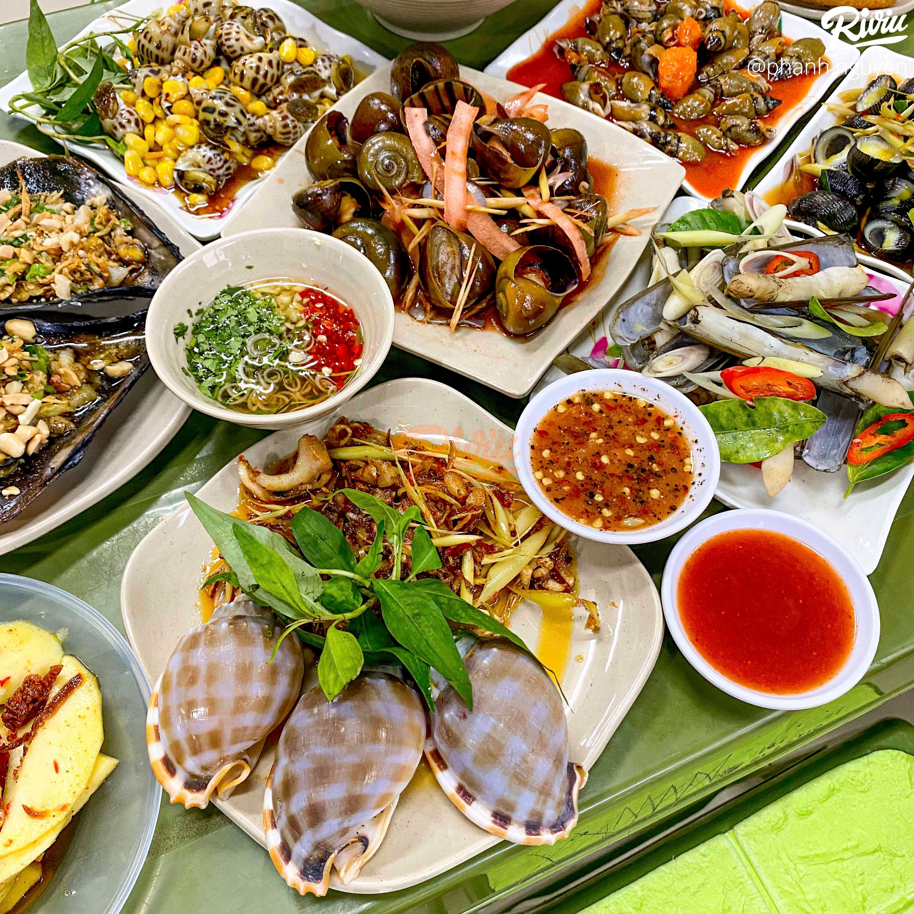 Ăn hoài không chán quán ốc Hải Phòng ngon bất chấp của sinh viên khu Cầu Giấy - ảnh 19 an hoai khong chan quan oc hai phong ngon bat chap cua sinh vien khu cau giay - anh 19