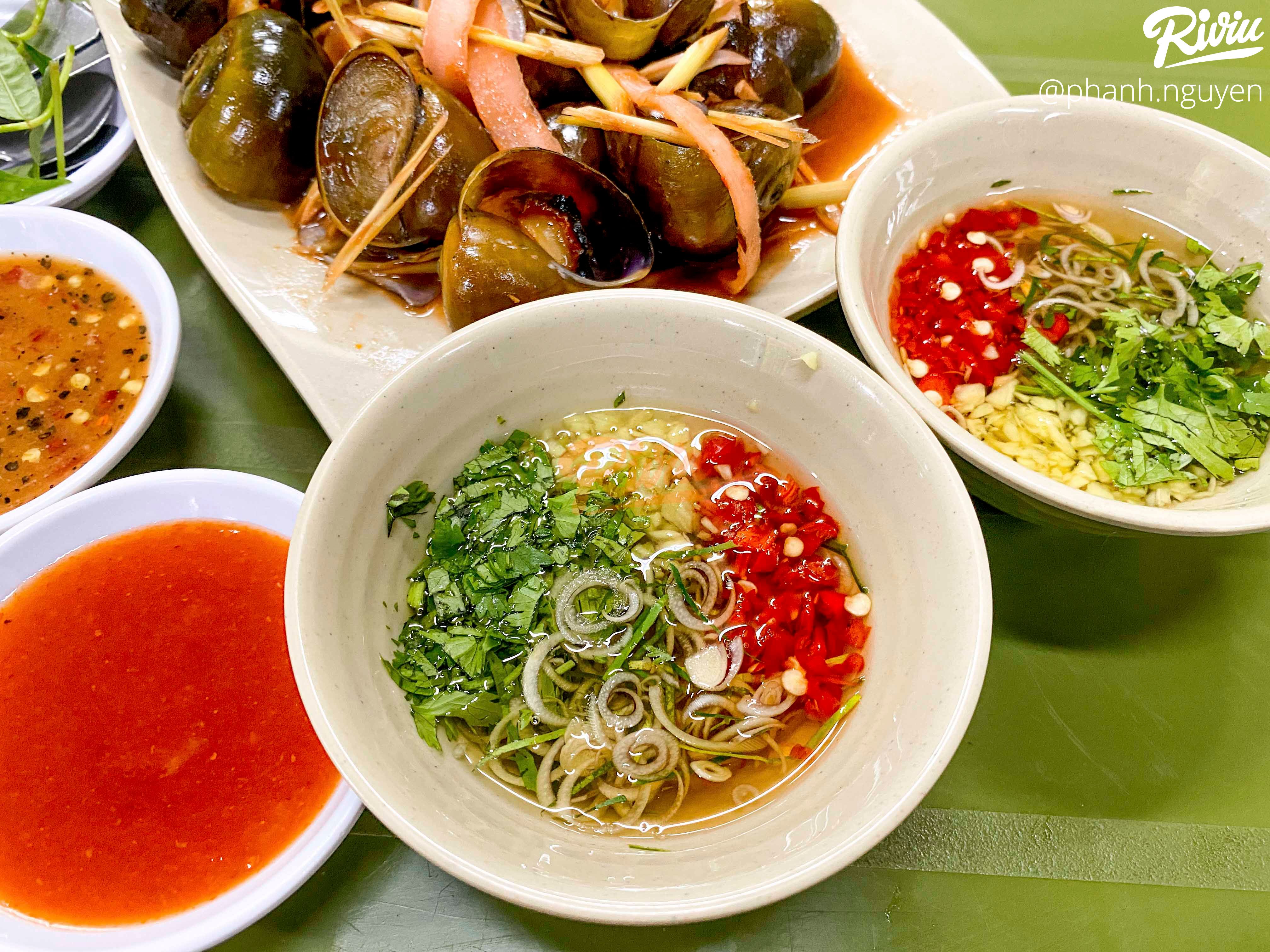 Ăn hoài không chán quán ốc Hải Phòng ngon bất chấp của sinh viên khu Cầu Giấy - ảnh 33 an hoai khong chan quan oc hai phong ngon bat chap cua sinh vien khu cau giay - anh 33