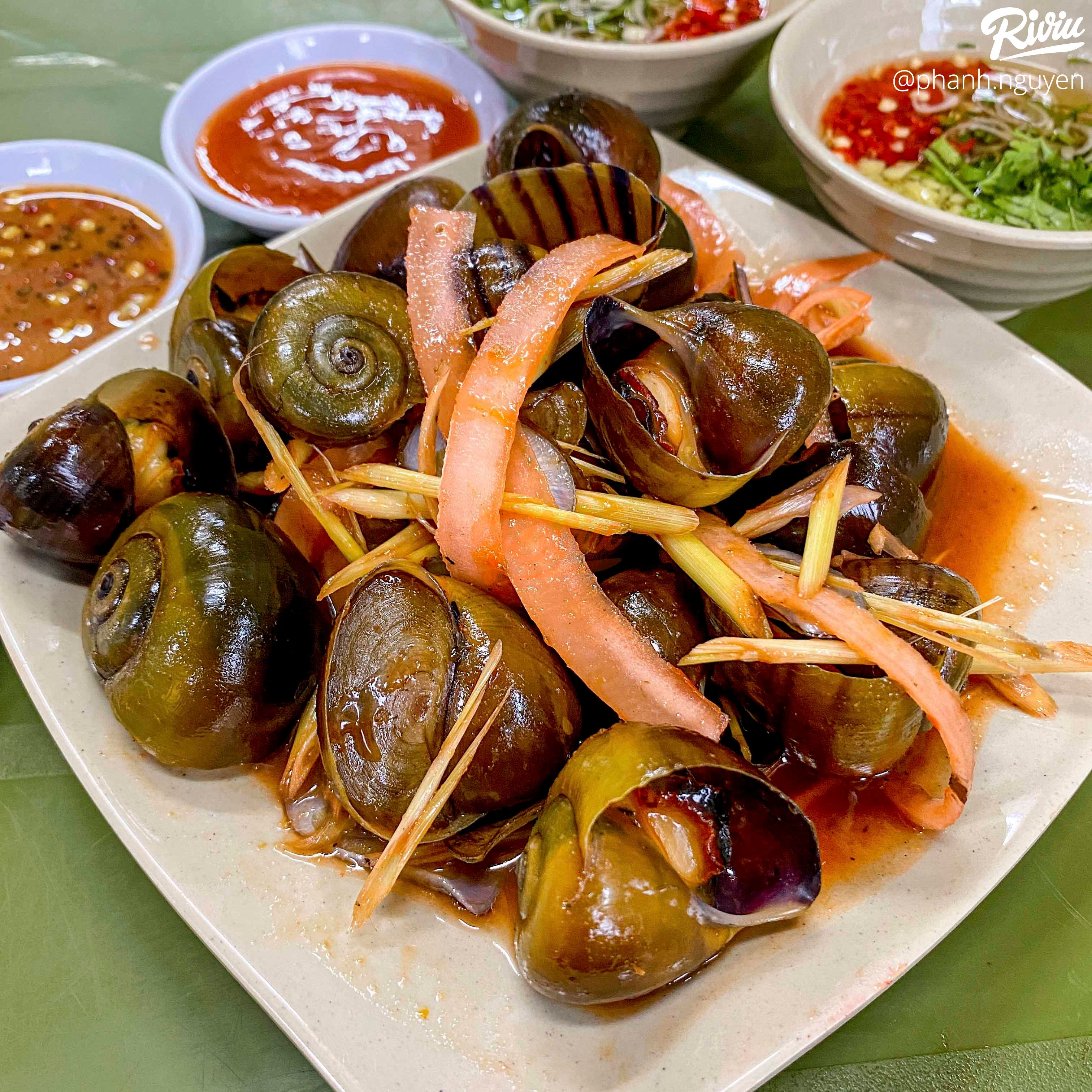 Ăn hoài không chán quán ốc Hải Phòng ngon bất chấp của sinh viên khu Cầu Giấy - ảnh 21 an hoai khong chan quan oc hai phong ngon bat chap cua sinh vien khu cau giay - anh 21