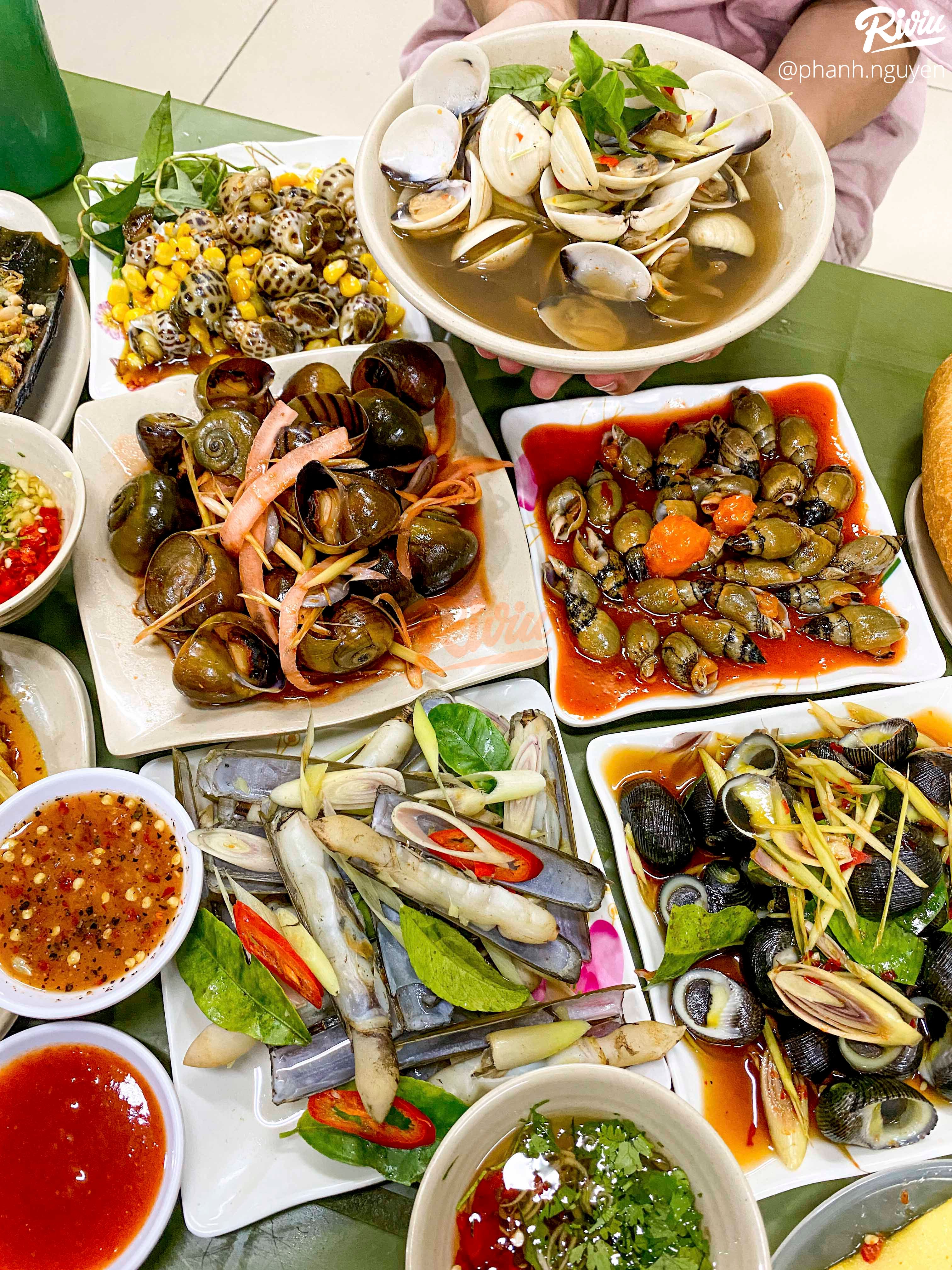 Ăn hoài không chán quán ốc Hải Phòng ngon bất chấp của sinh viên khu Cầu Giấy - ảnh 35 an hoai khong chan quan oc hai phong ngon bat chap cua sinh vien khu cau giay - anh 35