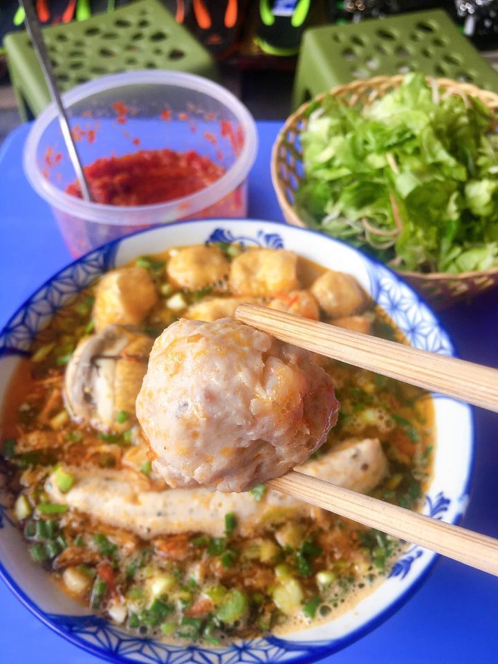 mai mai 1 tinh yeu voi 'bun rieu top mo moc gion' day u u nuc tieng khu pho co - anh 14