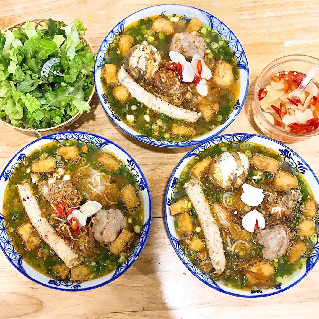 mai mai 1 tinh yeu voi 'bun rieu top mo moc gion' day u u nuc tieng khu pho co - anh 26