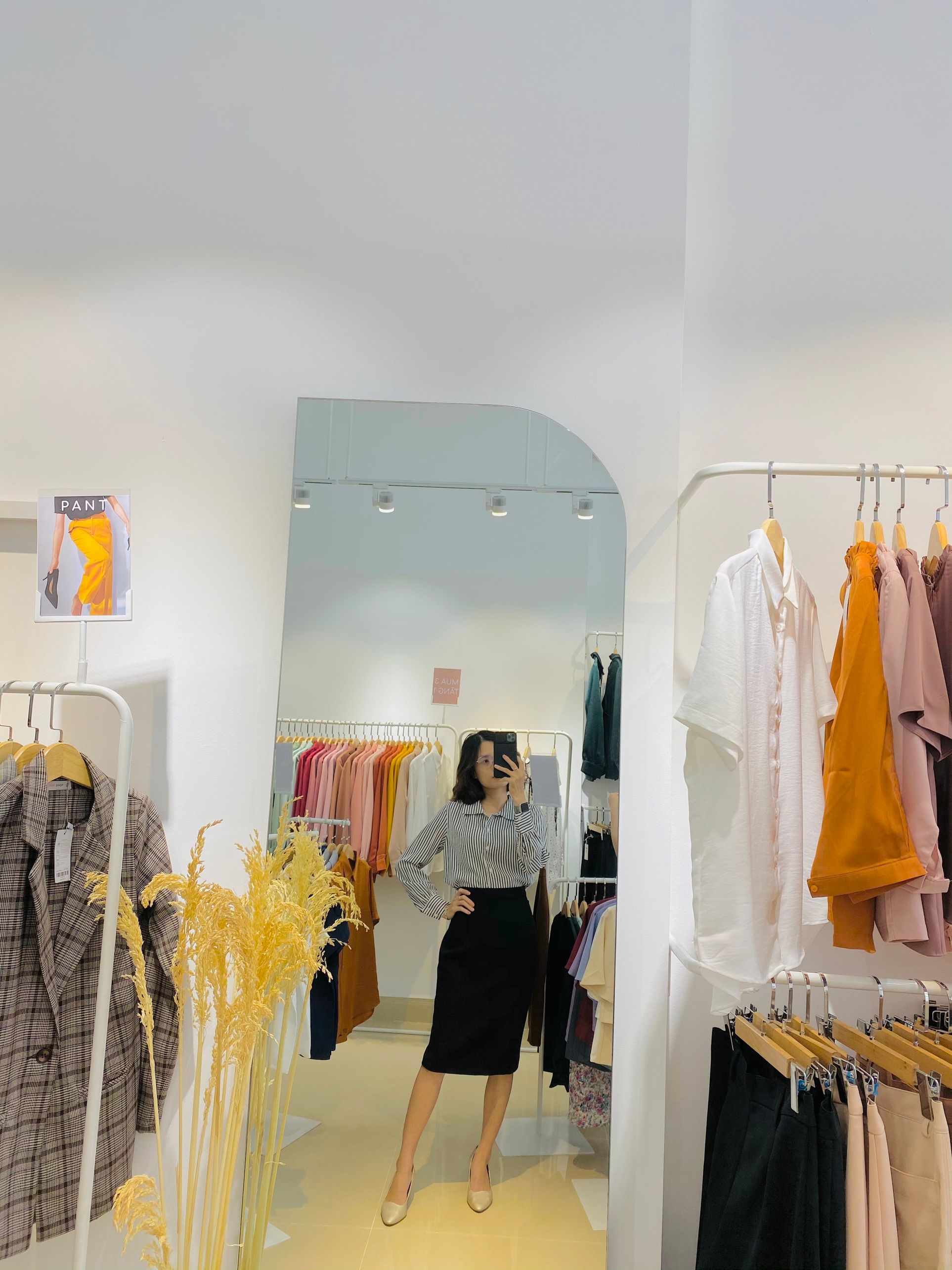 Reset lại tủ quần áo với shop toàn concept siêu xinh sale siêu xịn ngay quập 3 - ảnh 10 reset lai tu quan ao voi shop toan concept sieu xinh sale sieu xin ngay quap 3 - anh 10