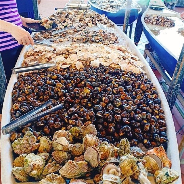 Ăn no ná thở tại '8 quán Buffet bình dân' ngập tràn hải sản tươi rói ở Sài Gòn - ảnh 12 an no na tho tai "8 quan buffet binh dan" ngap tran hai san tuoi roi o sai gon - anh 12