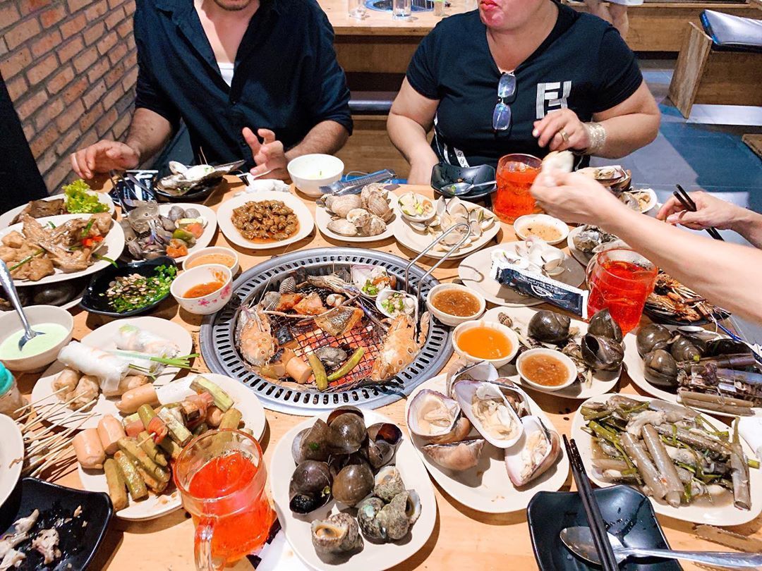 Ăn no ná thở tại '8 quán Buffet bình dân' ngập tràn hải sản tươi rói ở Sài Gòn - ảnh 15 an no na tho tai "8 quan buffet binh dan" ngap tran hai san tuoi roi o sai gon - anh 15