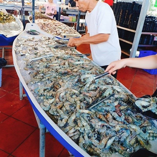 Ăn no ná thở tại '8 quán Buffet bình dân' ngập tràn hải sản tươi rói ở Sài Gòn - ảnh 11 an no na tho tai "8 quan buffet binh dan" ngap tran hai san tuoi roi o sai gon - anh 11