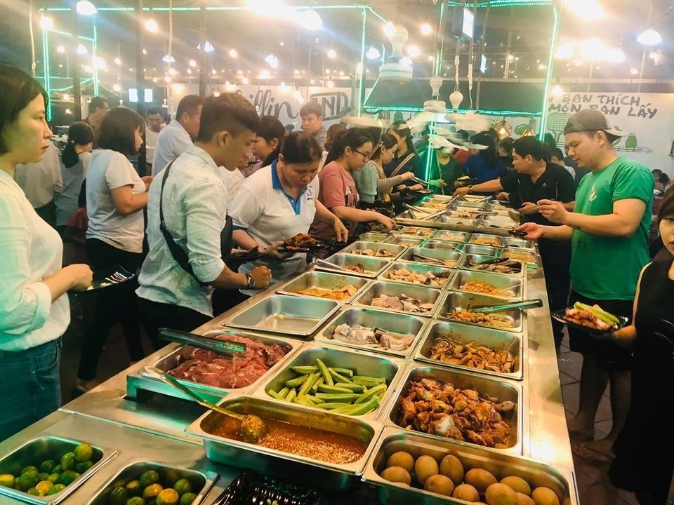 Ăn no ná thở tại '8 quán Buffet bình dân' ngập tràn hải sản tươi rói ở Sài Gòn - ảnh 10 an no na tho tai "8 quan buffet binh dan" ngap tran hai san tuoi roi o sai gon - anh 10