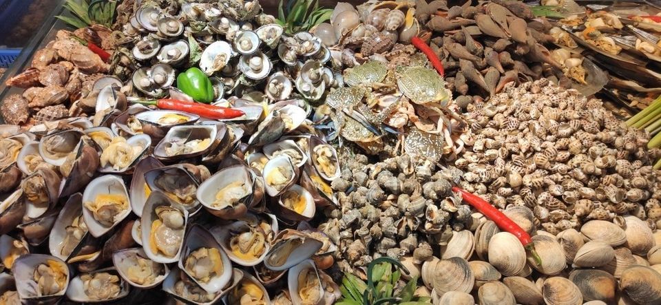 Ăn no ná thở tại '8 quán Buffet bình dân' ngập tràn hải sản tươi rói ở Sài Gòn - ảnh 19 an no na tho tai "8 quan buffet binh dan" ngap tran hai san tuoi roi o sai gon - anh 19