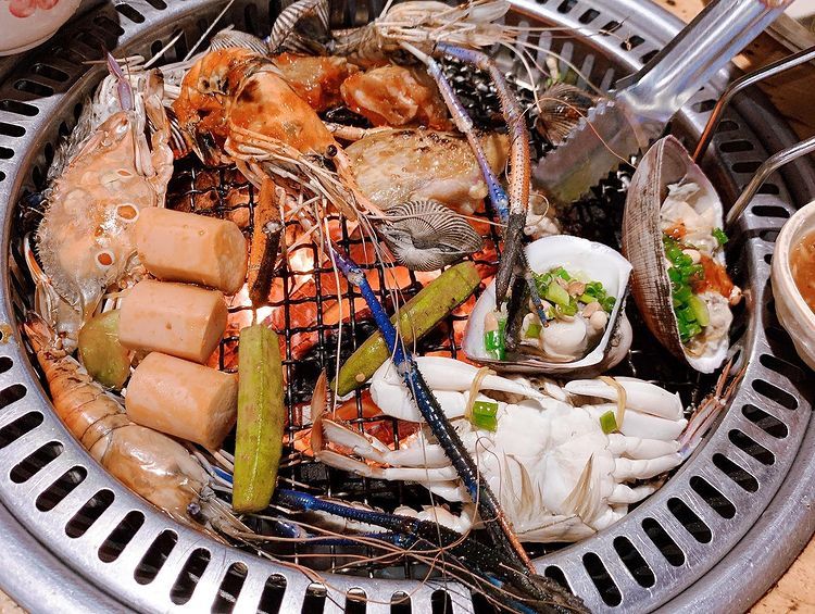 Ăn no ná thở tại '8 quán Buffet bình dân' ngập tràn hải sản tươi rói ở Sài Gòn - ảnh 16 an no na tho tai "8 quan buffet binh dan" ngap tran hai san tuoi roi o sai gon - anh 16