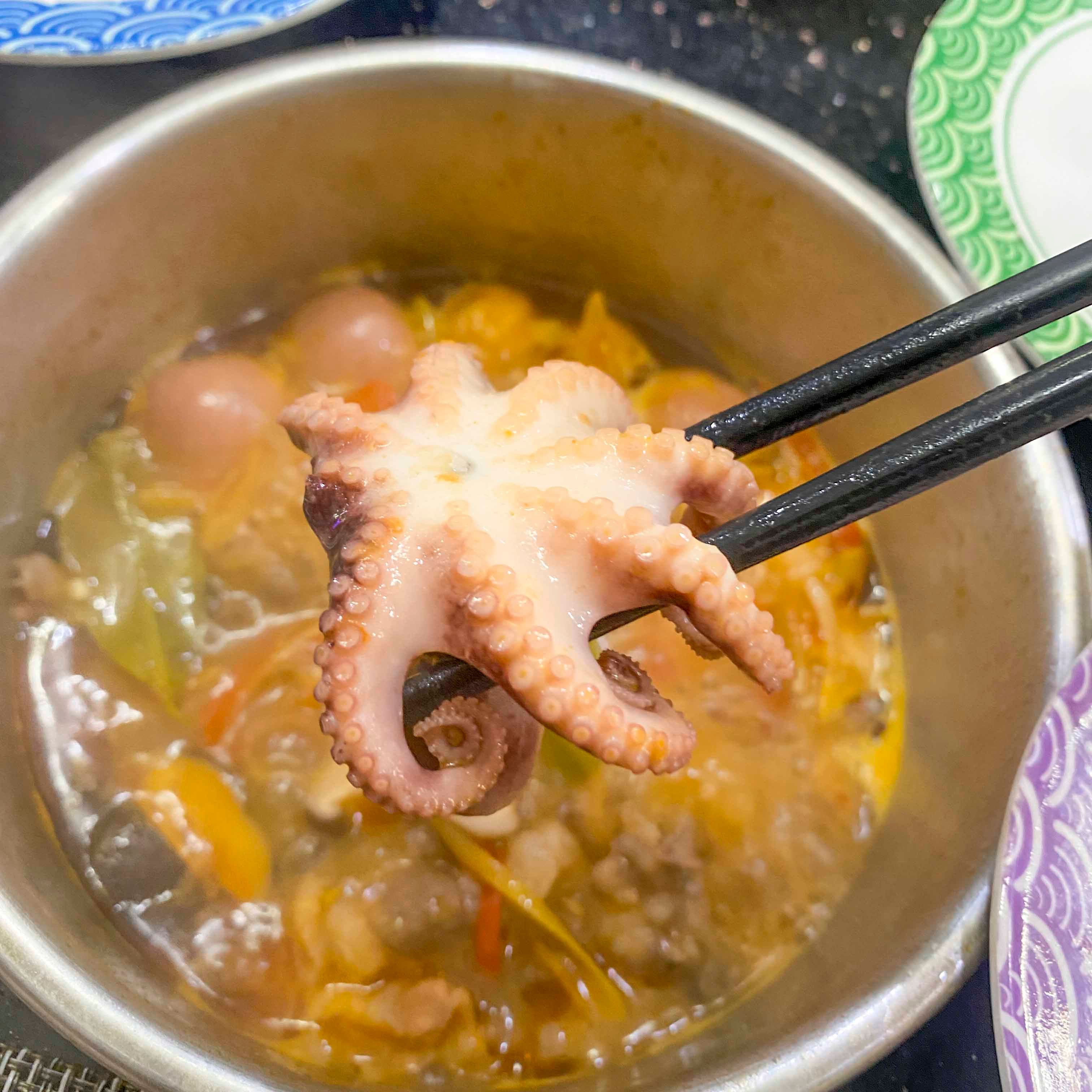 Không lăn không về với lẩu băng chuyền giá chưa đến 200k phố Bà Triệu - ảnh 38 khong lan khong ve voi lau bang chuyen gia chua den 200k pho ba trieu - anh 38