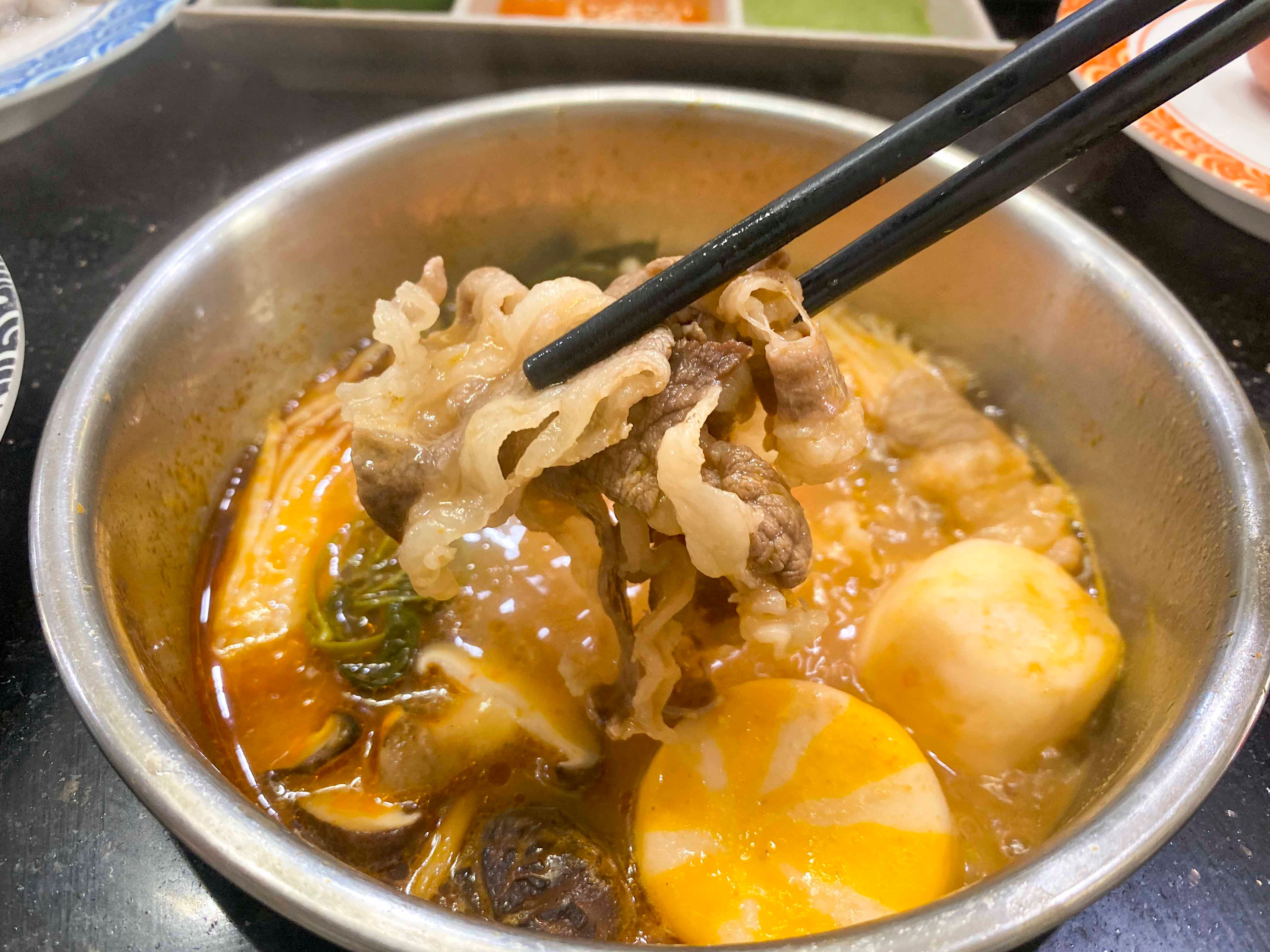 Không lăn không về với lẩu băng chuyền giá chưa đến 200k phố Bà Triệu - ảnh 35 khong lan khong ve voi lau bang chuyen gia chua den 200k pho ba trieu - anh 35