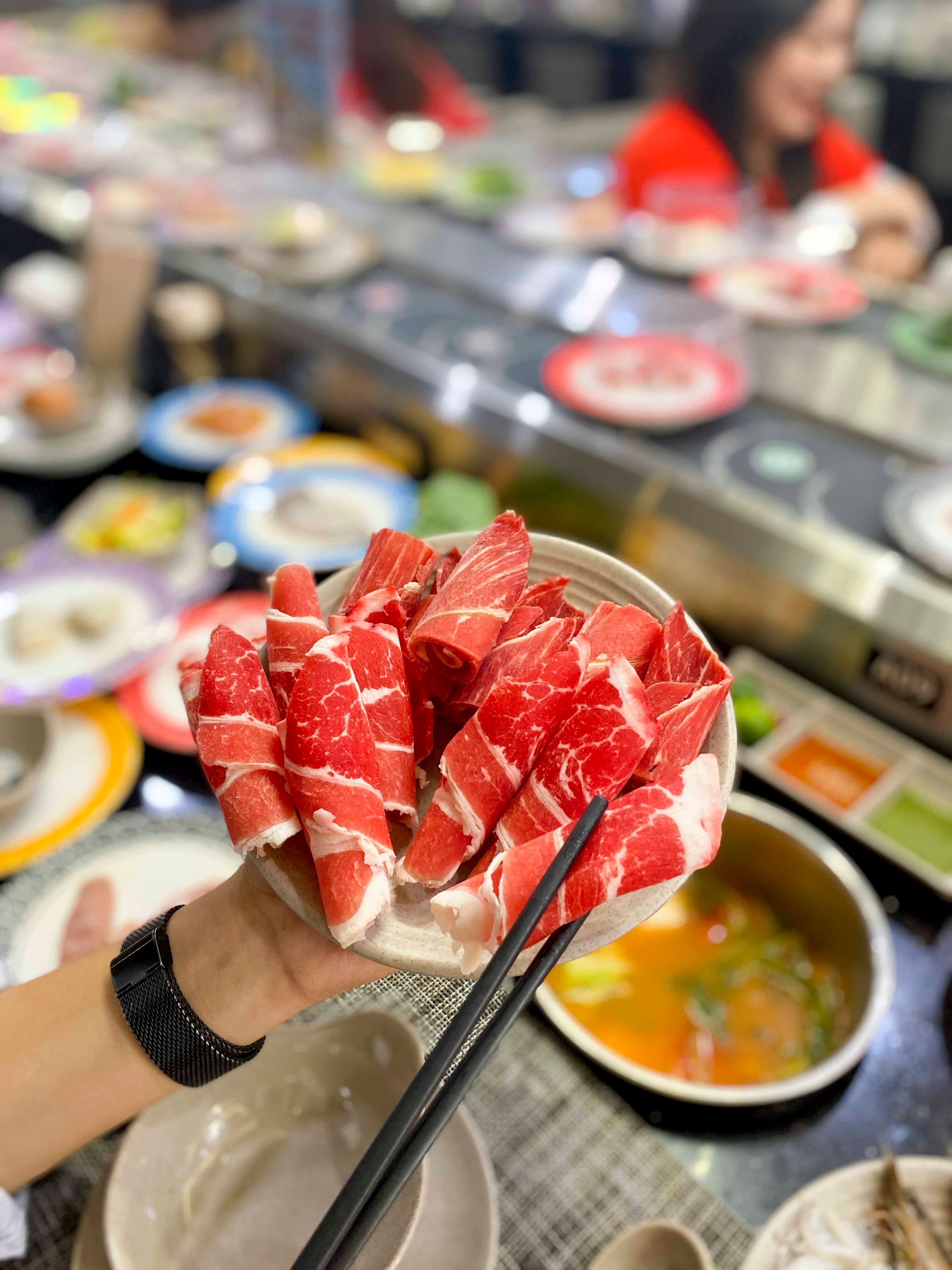 Không lăn không về với lẩu băng chuyền giá chưa đến 200k phố Bà Triệu - ảnh 44 khong lan khong ve voi lau bang chuyen gia chua den 200k pho ba trieu - anh 44