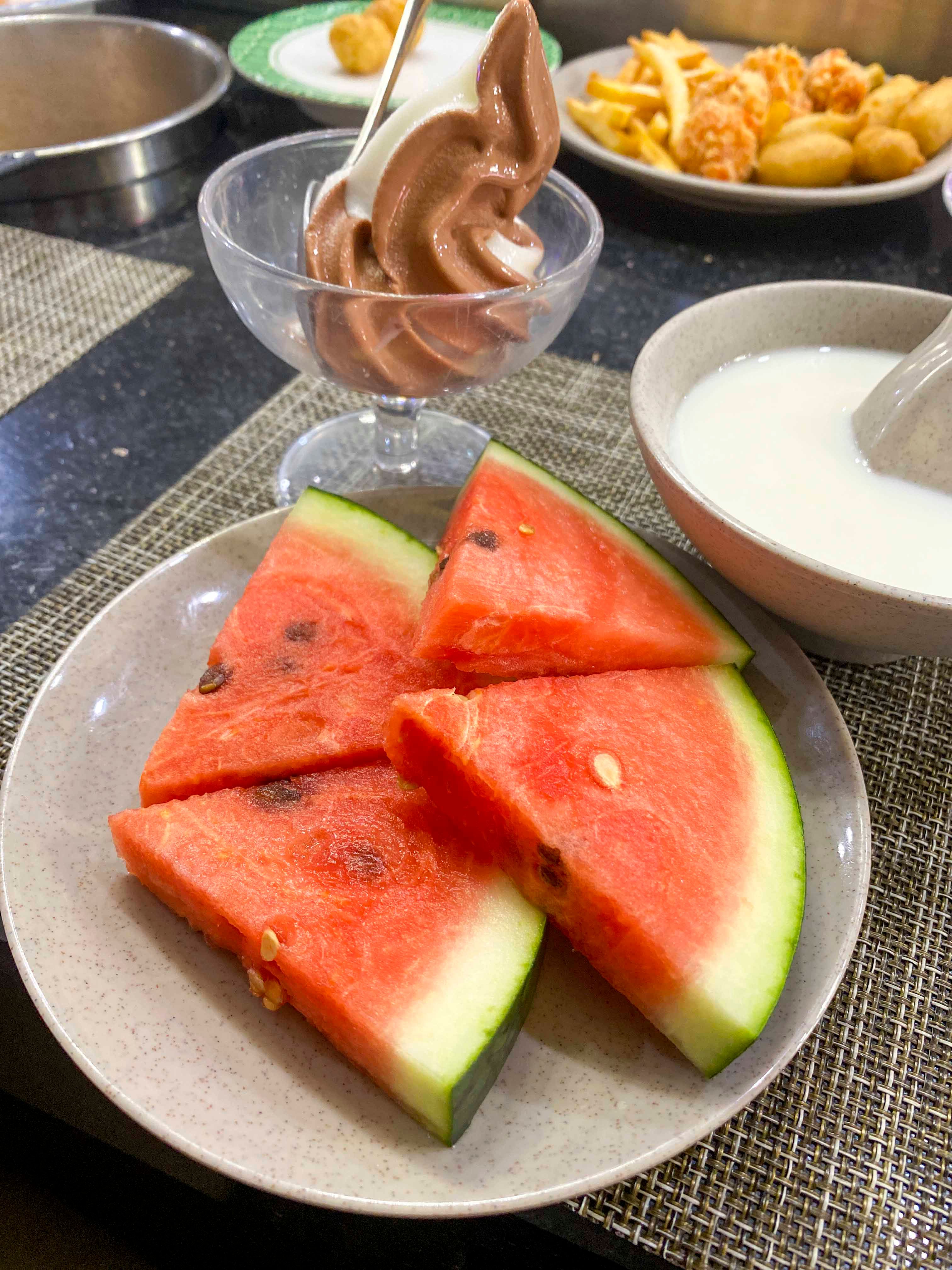 Không lăn không về với lẩu băng chuyền giá chưa đến 200k phố Bà Triệu - ảnh 43 khong lan khong ve voi lau bang chuyen gia chua den 200k pho ba trieu - anh 43