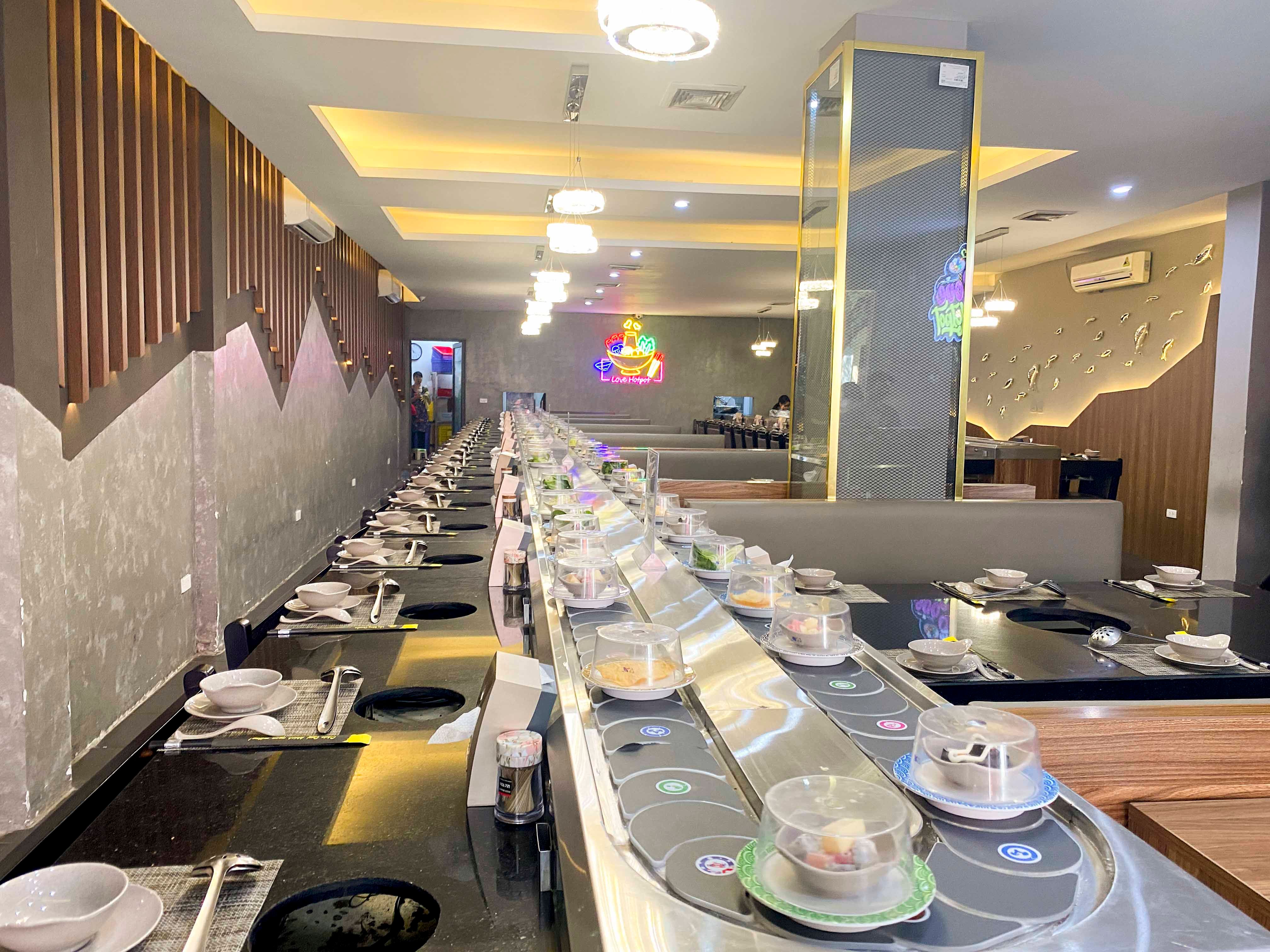 Không lăn không về với lẩu băng chuyền giá chưa đến 200k phố Bà Triệu - ảnh 3 khong lan khong ve voi lau bang chuyen gia chua den 200k pho ba trieu - anh 3