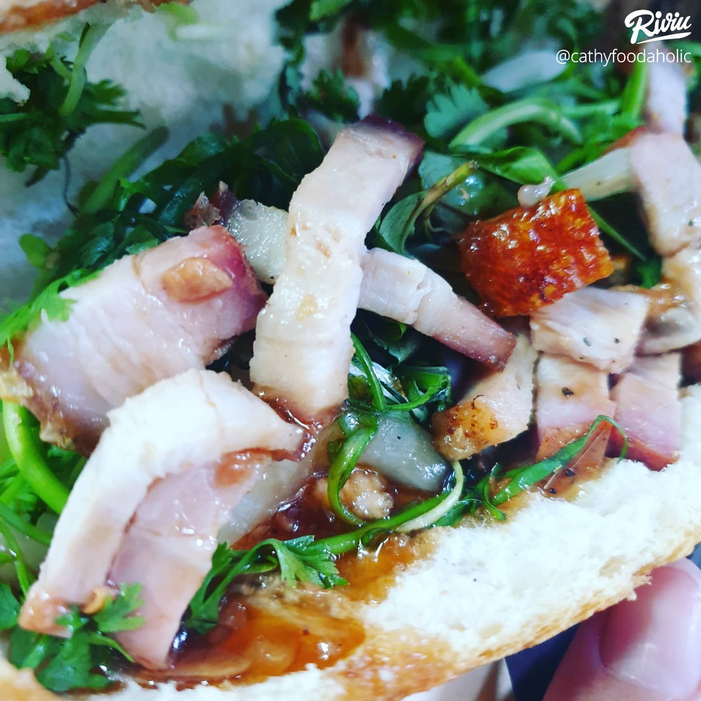 🥖BÁNH MÌ HEO QUAY GIÒN THƠM riviu.vn