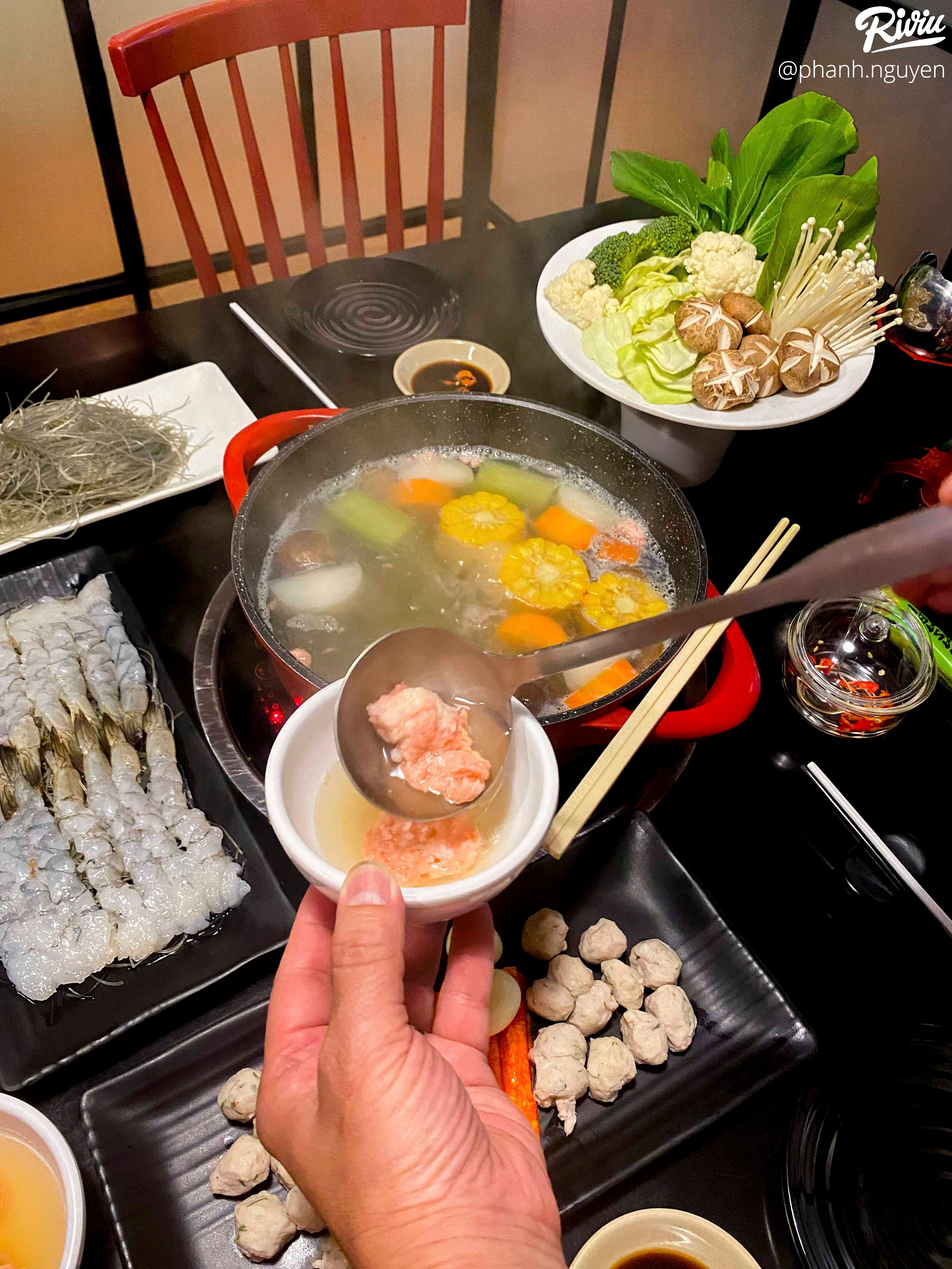 Lạ lạ nhà hàng có lẩu tôm sen đào ngon đáo để không phải nơi nào cũng có - ảnh 44 la la nha hang co lau tom sen dao ngon dao de khong phai noi nao cung co - anh 44