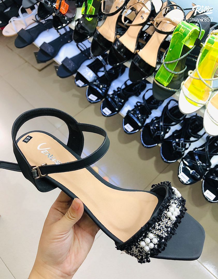 Lùng sục 10 shop bán giày dép nữ đẹp “vạn người follow” ở Sài Gòn - ảnh 65 lung suc 10 shop ban giay dep nu dep “van nguoi follow” o sai gon - anh 65