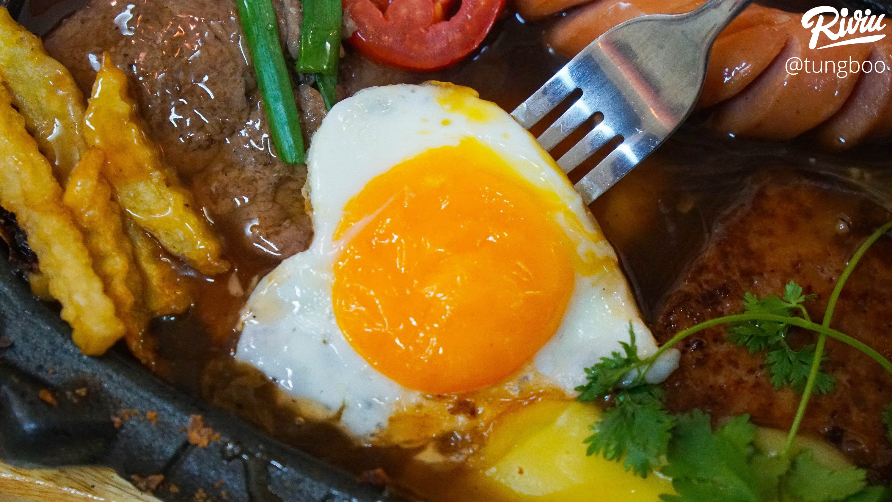 Xèo xèo nóng hổi bánh mì chảo 35k mới tinh của thổ địa Đống Đa - ảnh 12 xeo xeo nong hoi banh mi chao 35k moi tinh cua tho dia dong da - anh 12