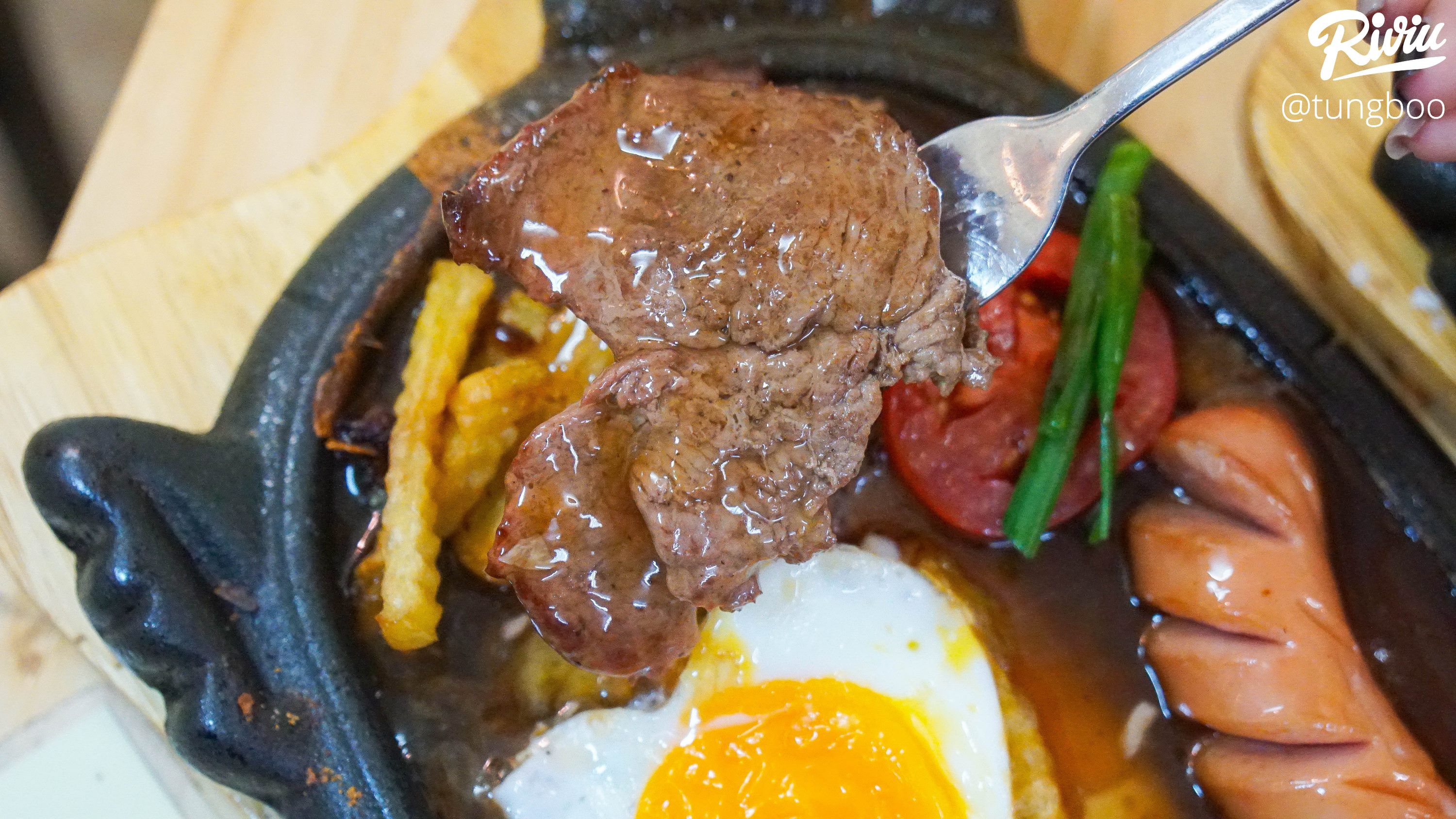 Xèo xèo nóng hổi bánh mì chảo 35k mới tinh của thổ địa Đống Đa - ảnh 13 xeo xeo nong hoi banh mi chao 35k moi tinh cua tho dia dong da - anh 13