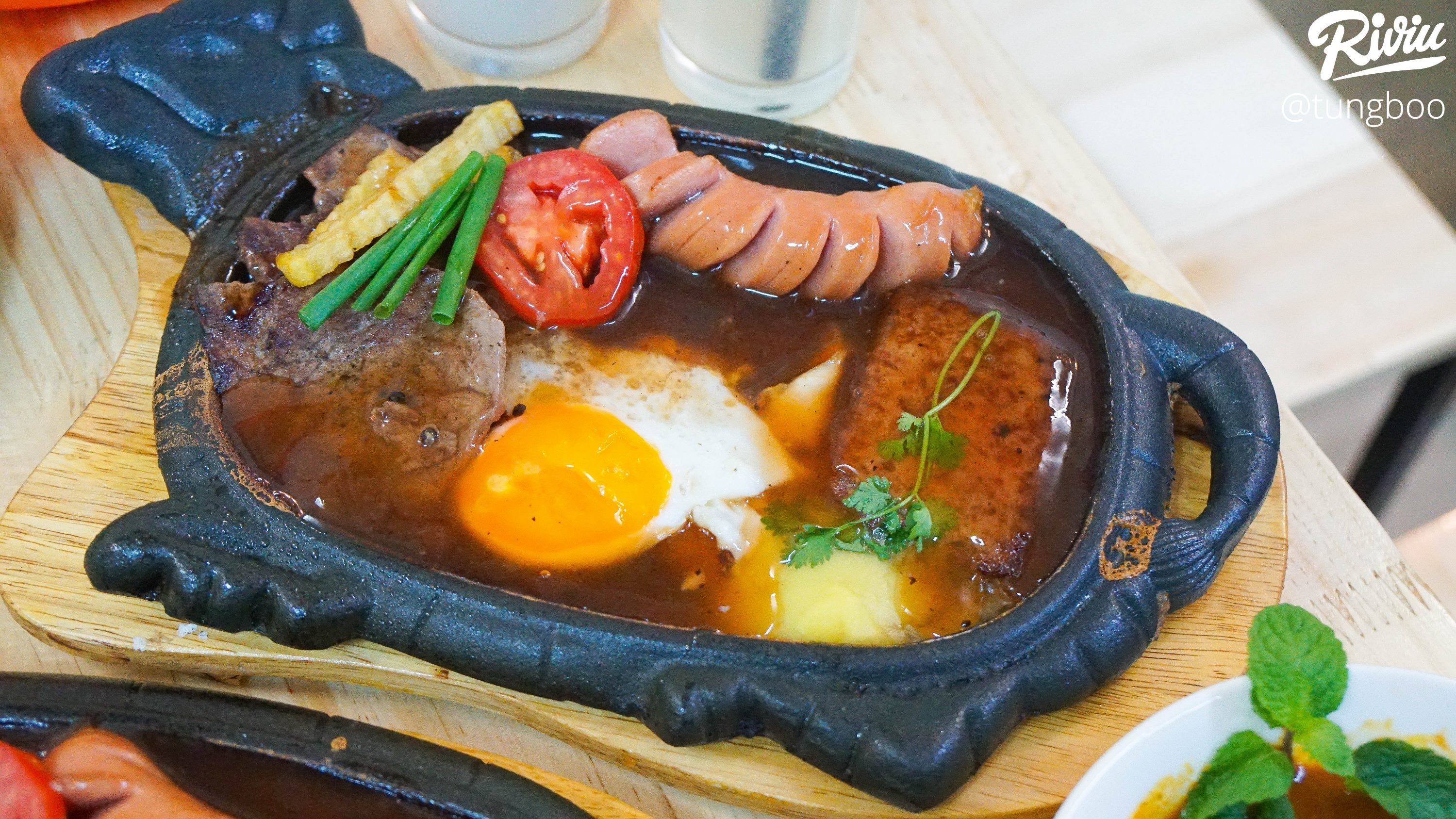 Xèo xèo nóng hổi bánh mì chảo 35k mới tinh của thổ địa Đống Đa - ảnh 9 xeo xeo nong hoi banh mi chao 35k moi tinh cua tho dia dong da - anh 9