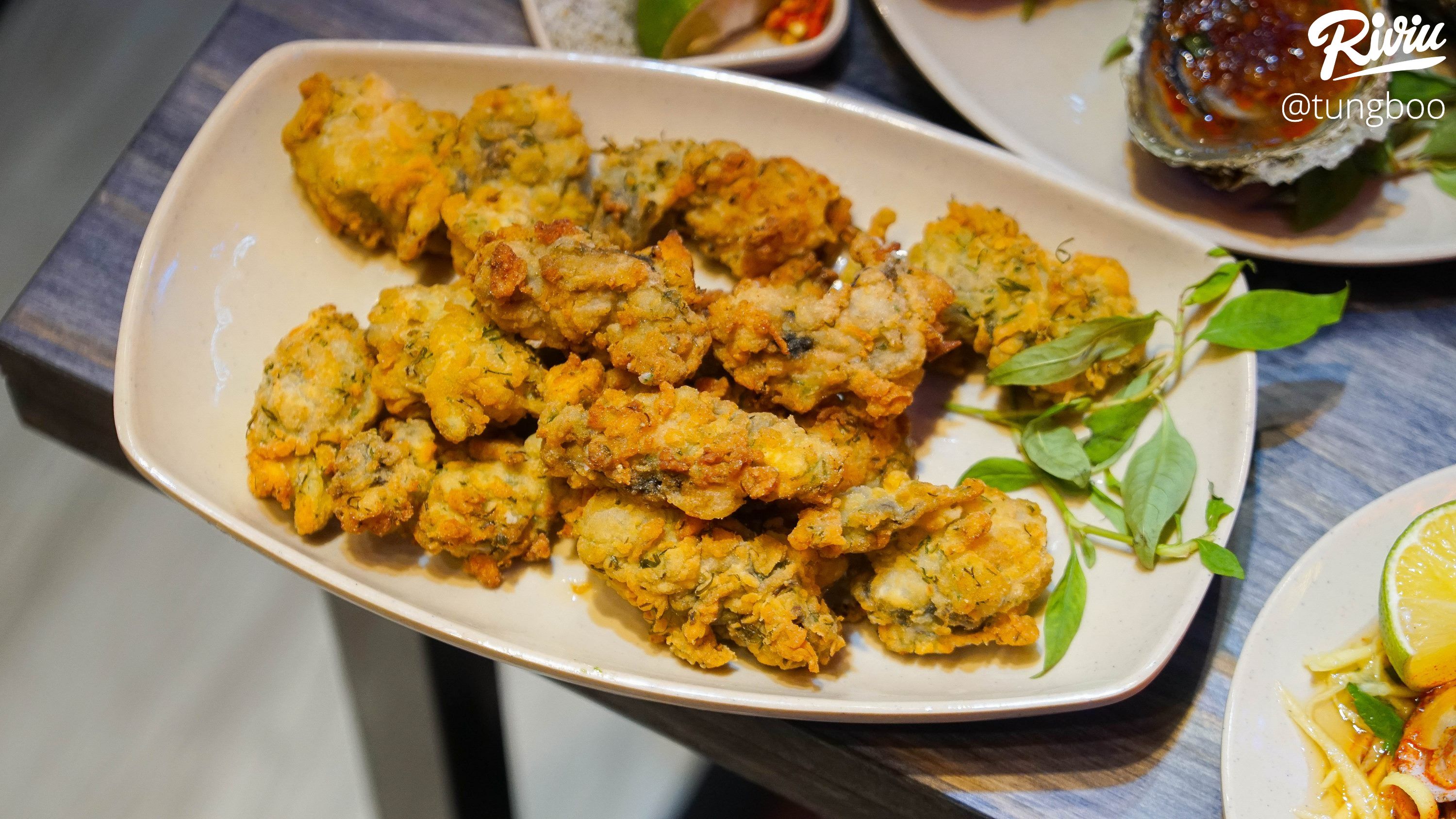 xap xinh quan oc mo xuyen dem cho team co truong khu thai ha - anh 26