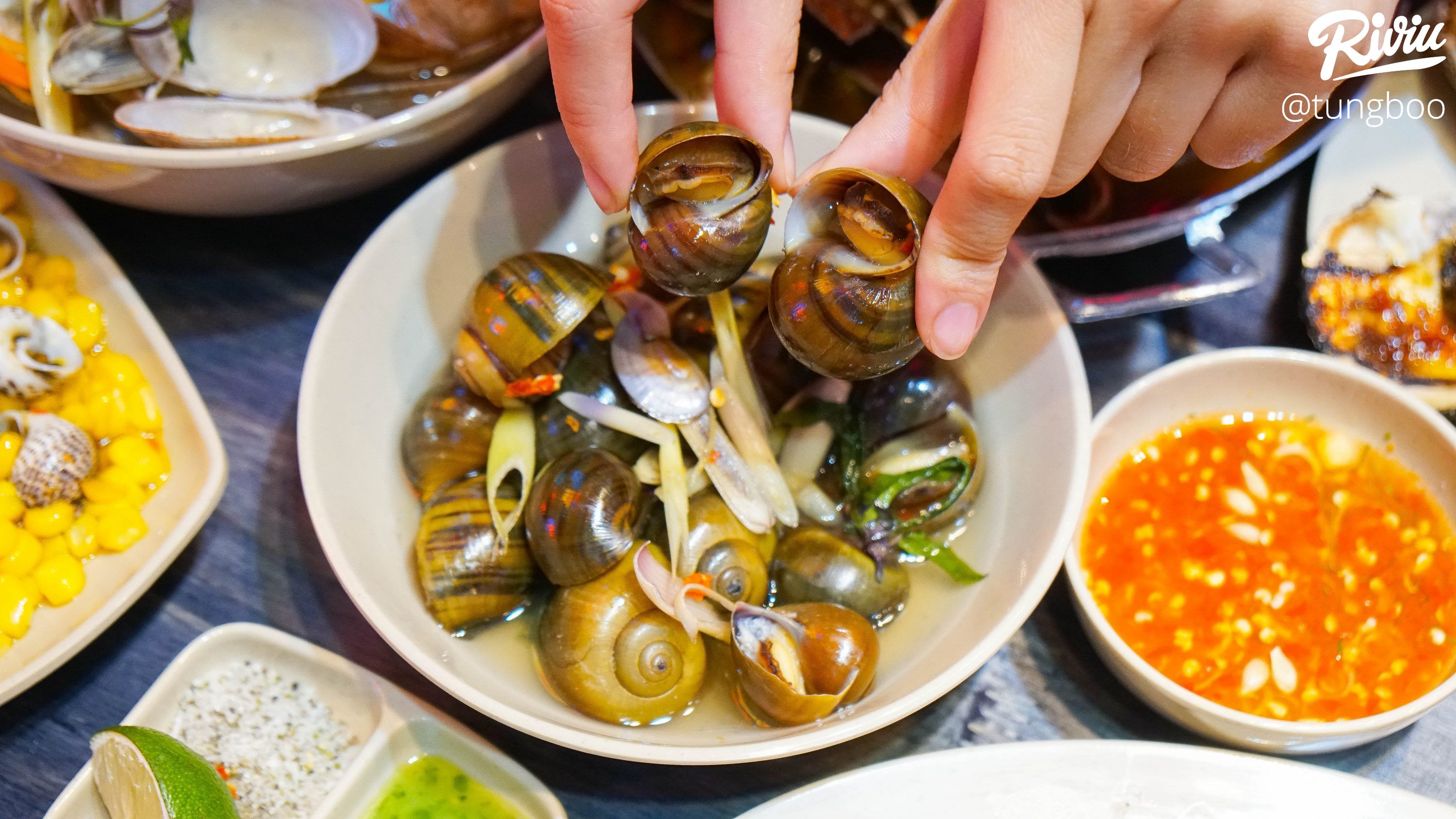 xap xinh quan oc mo xuyen dem cho team co truong khu thai ha - anh 31