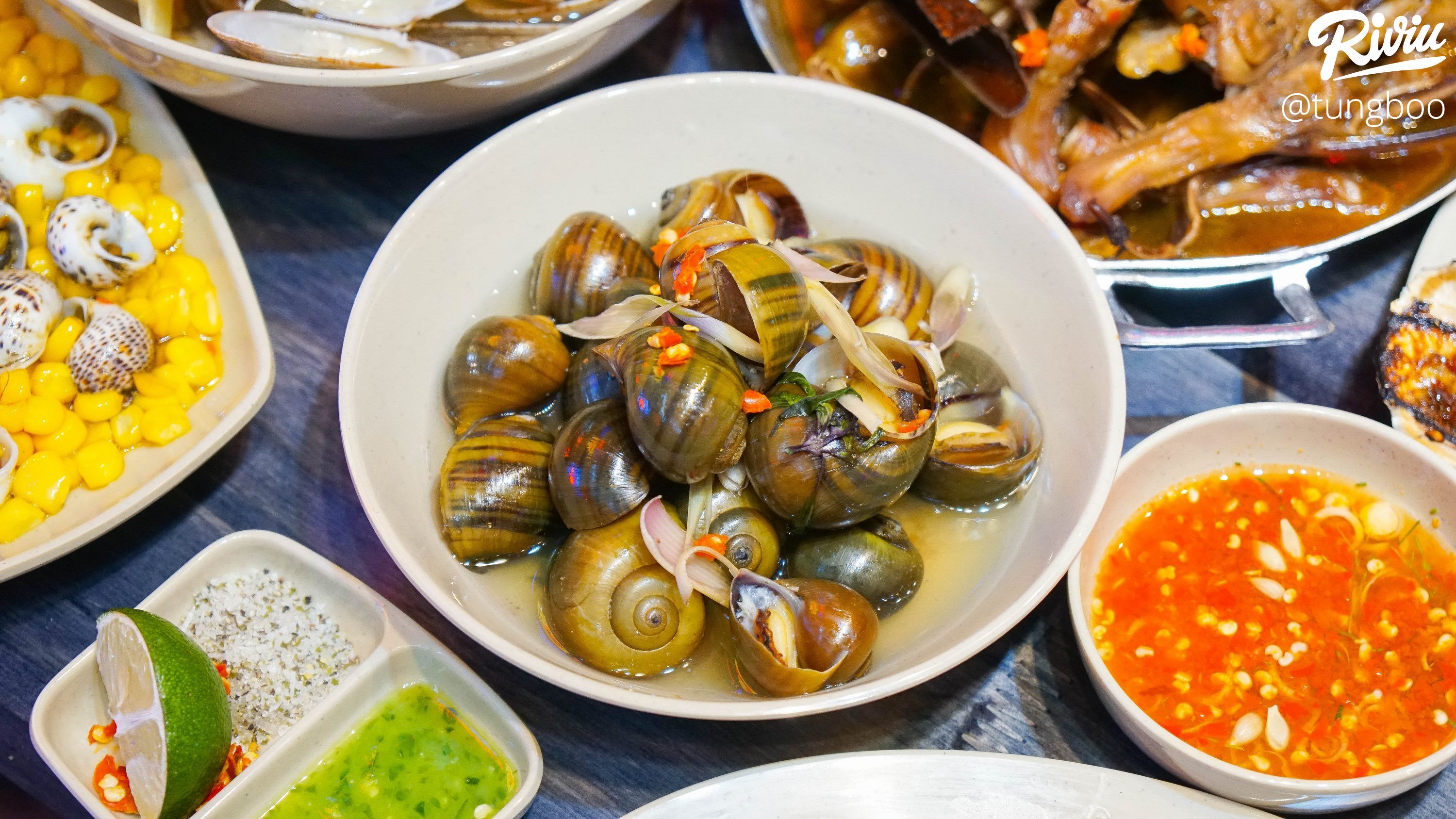 xap xinh quan oc mo xuyen dem cho team co truong khu thai ha - anh 28