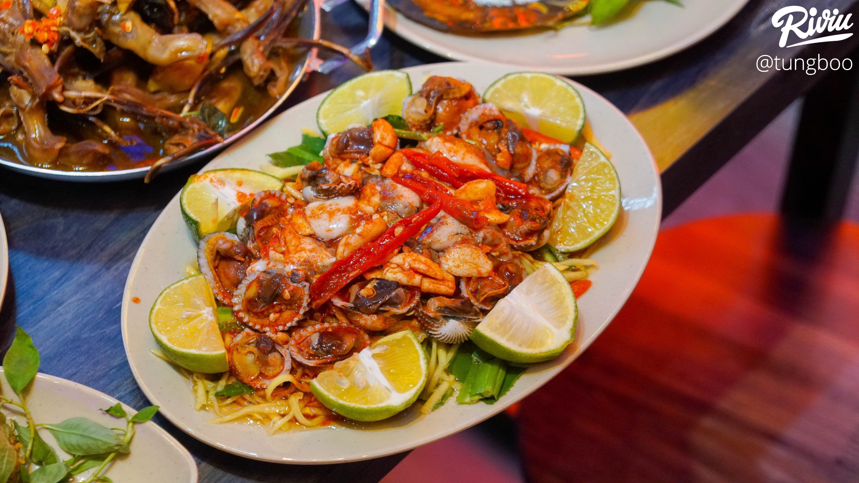 xap xinh quan oc mo xuyen dem cho team co truong khu thai ha - anh 23