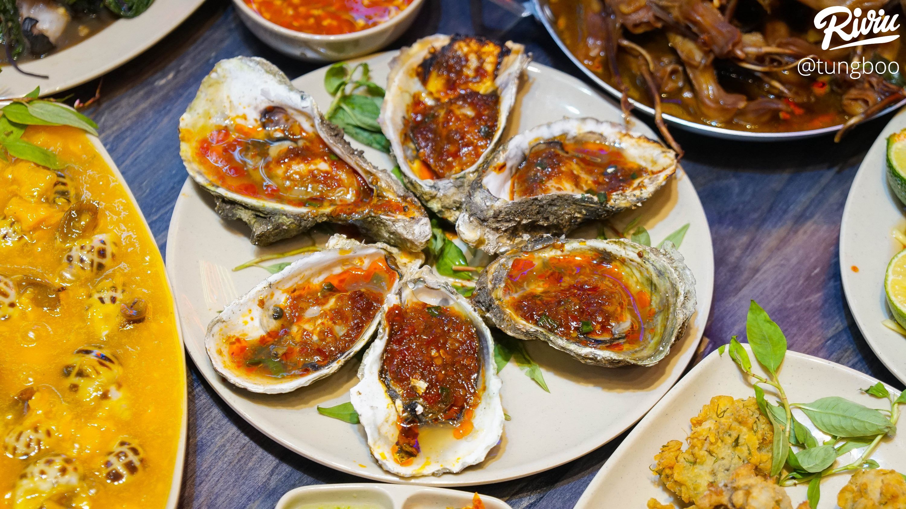 xap xinh quan oc mo xuyen dem cho team co truong khu thai ha - anh 18