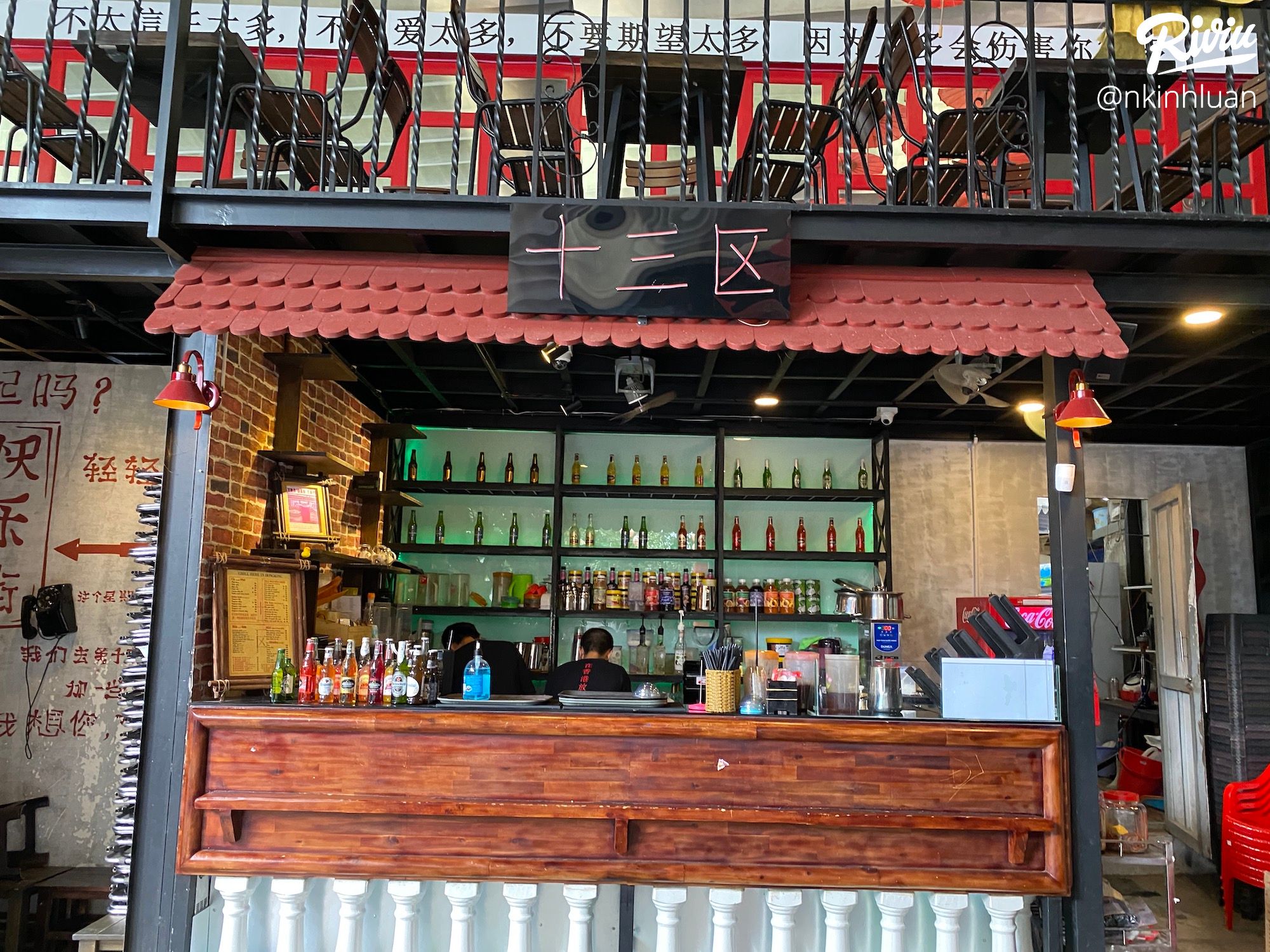 Khu 13, quán cafe cực chất dành cho giới trẻ yêu thích phong cách Hong Kong - ảnh 3 khu 13, quan cafe cuc chat danh cho gioi tre yeu thich phong cach hong kong - anh 3